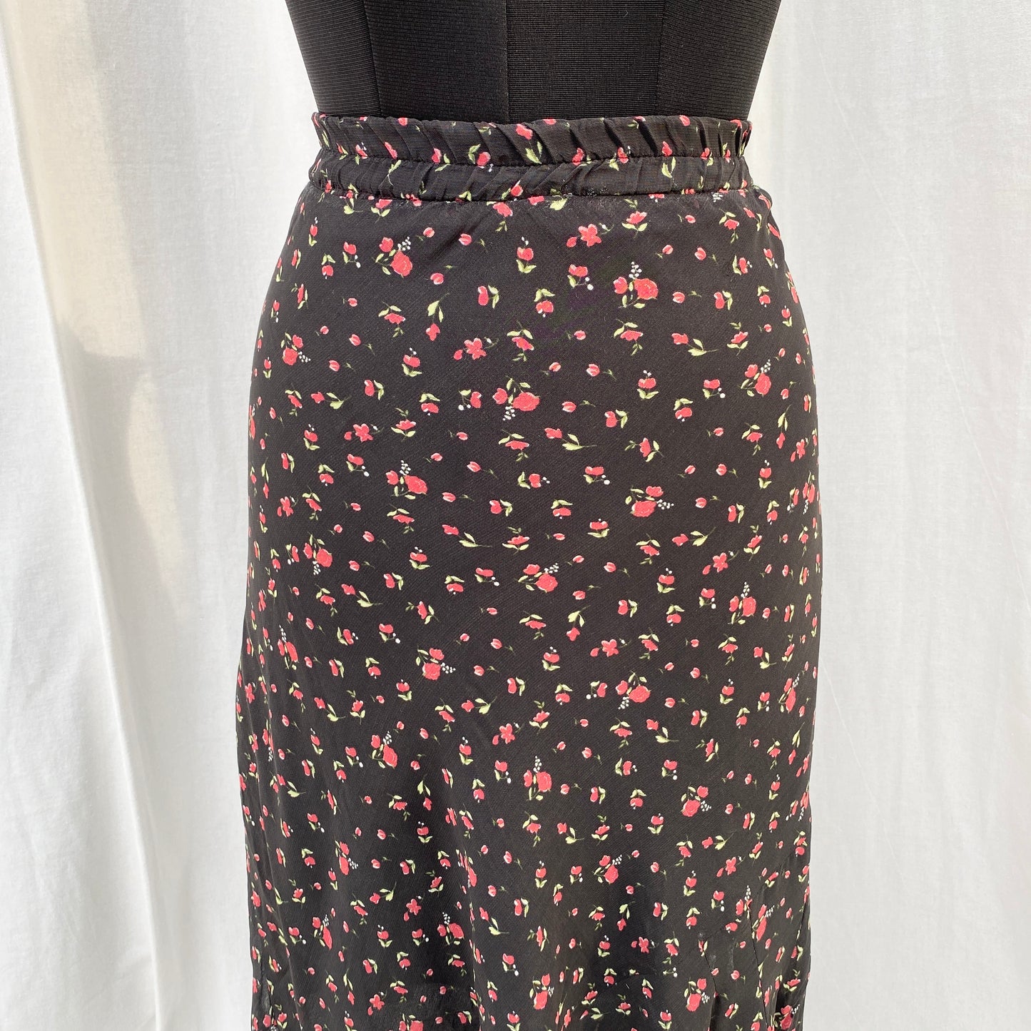 Y2K DITSY FLORAL SKIRT (Waist : 28-36)