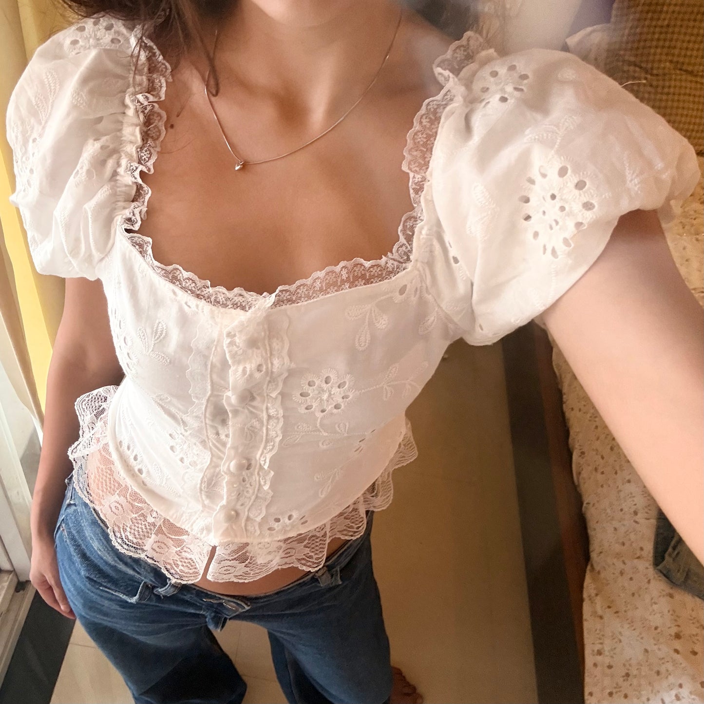 WHITE TOP WITH PUFF SLEEVES (Bust : 28-34, Upper Waist : 24-30)