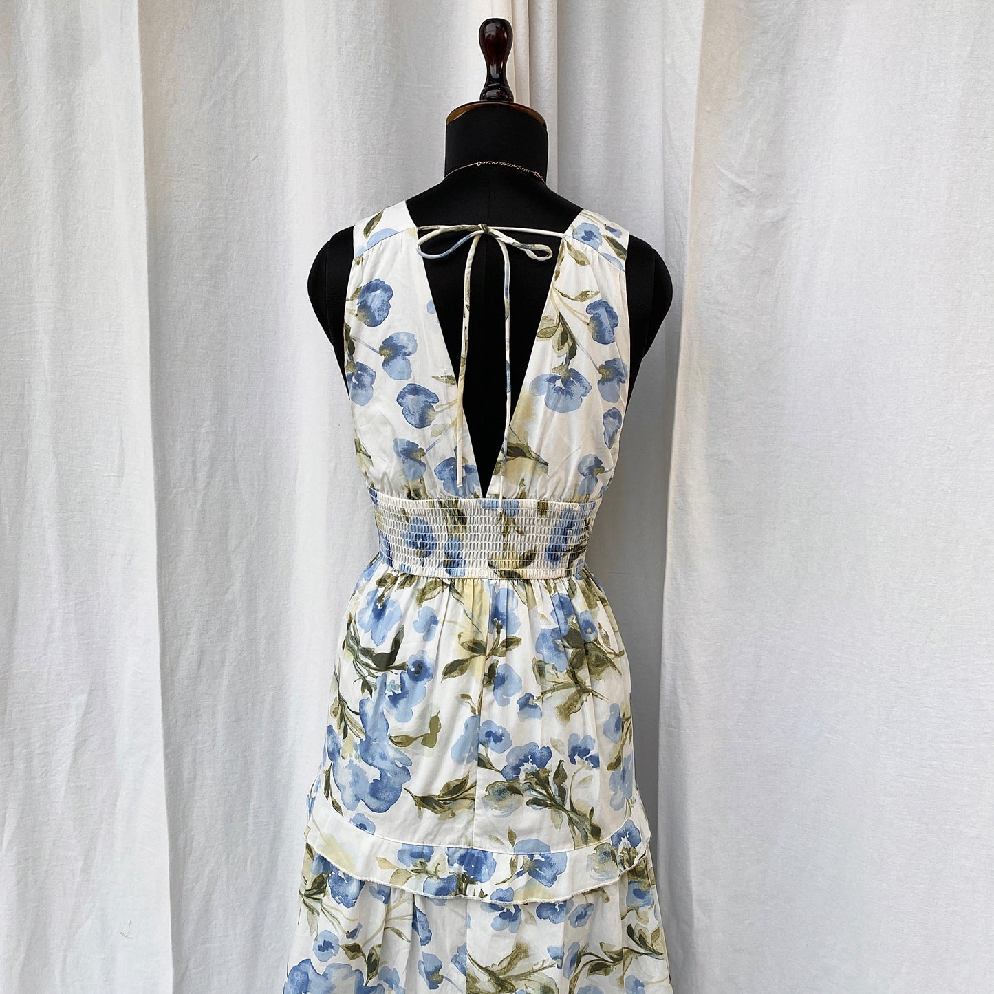 BLUE FLORAL DRESS FROM ABERCROMBIE AND FITCH (Bust : 30-34, Upper Waist : 23-28)