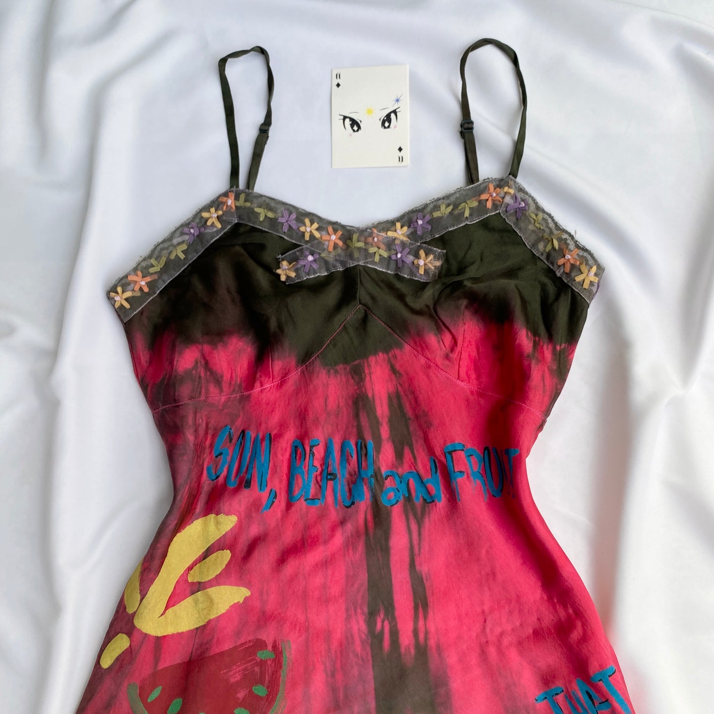 GRAPHIC TOP FROM GUESS (Bust : 32-34, Upper Waist : 26-34)