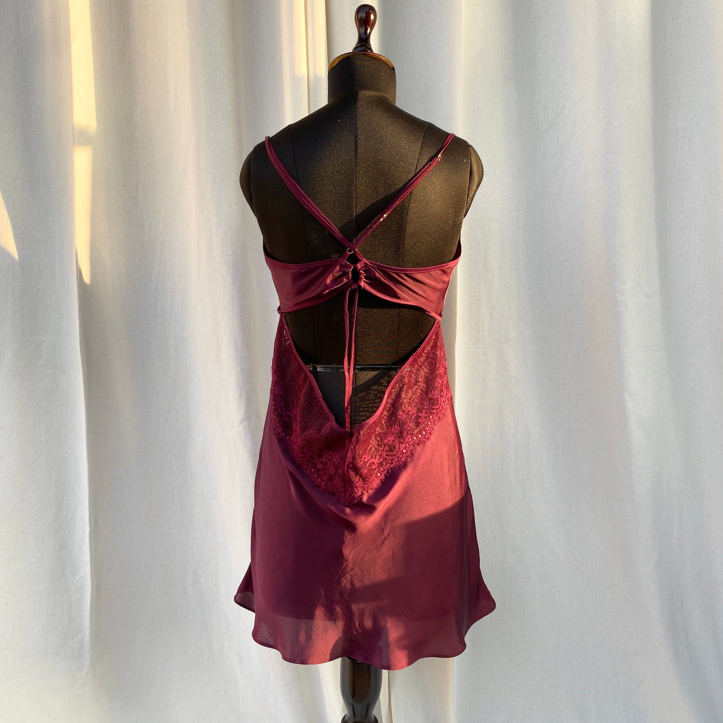 MAROON SATIN DRESS (Bust : 34-36, Upper Waist : 28-34)