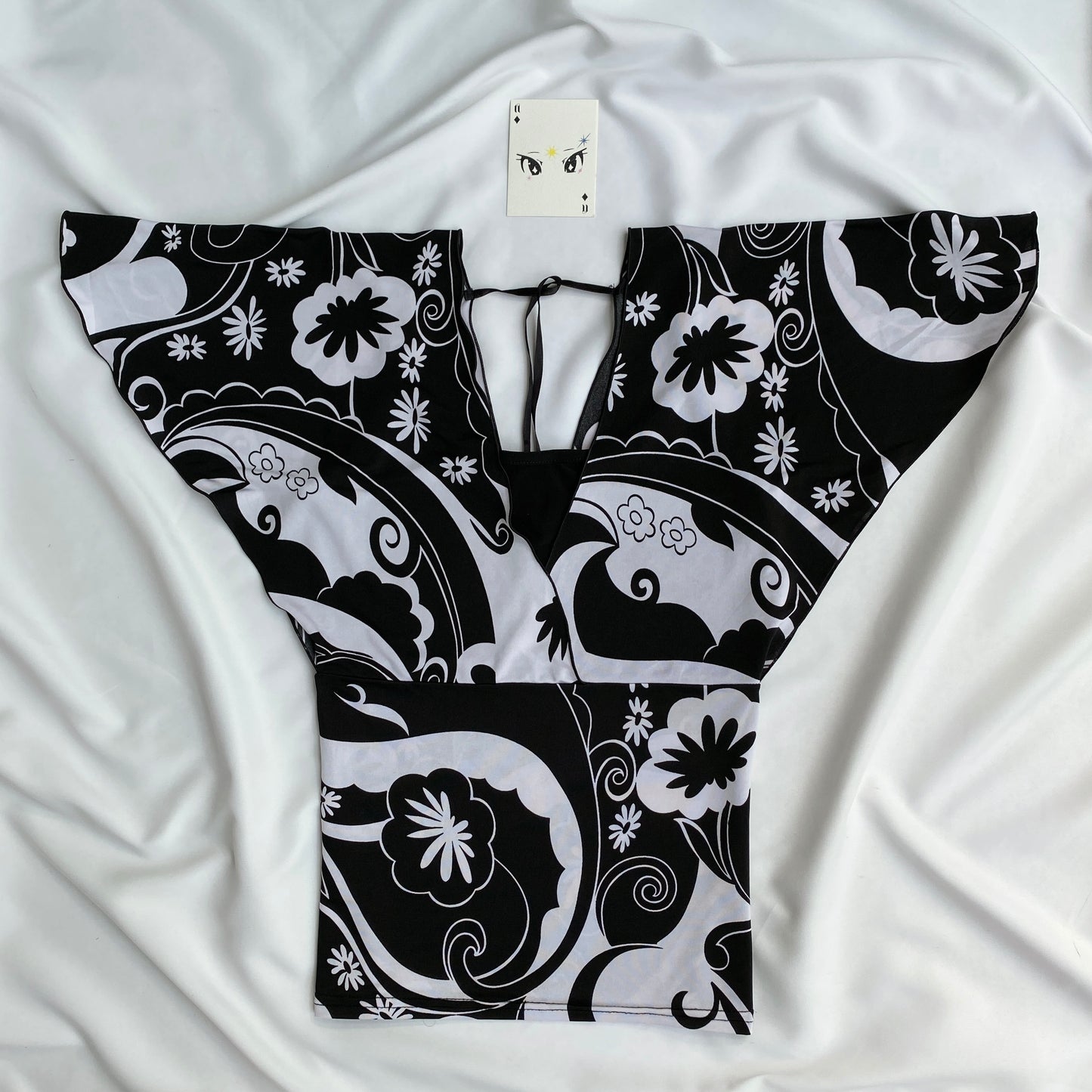 BLACK AND WHITE FLORAL TOP (Bust : 30-34, Upper Waist : 24-28)