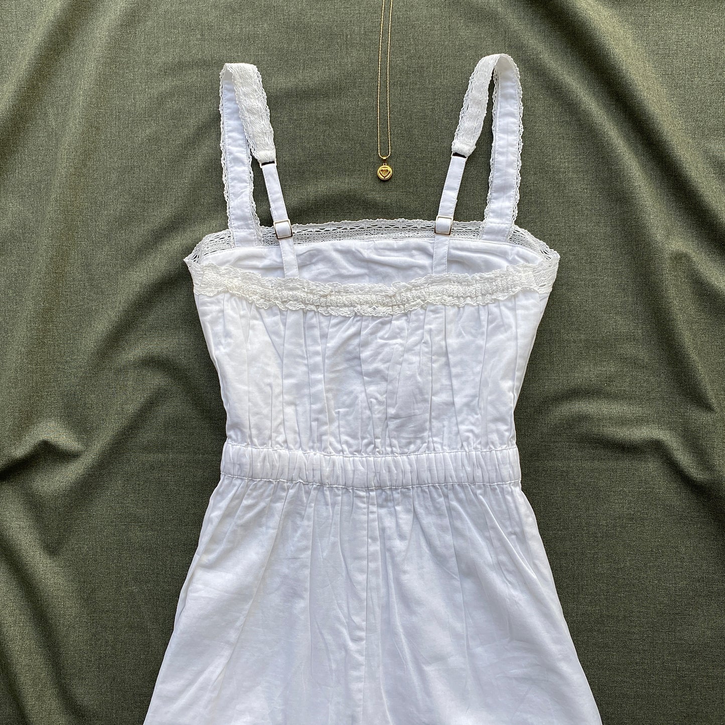 WHITE ROMPER FROM ABERCROMBIE (Bust : 28-32, Upper Waist : 23-26)