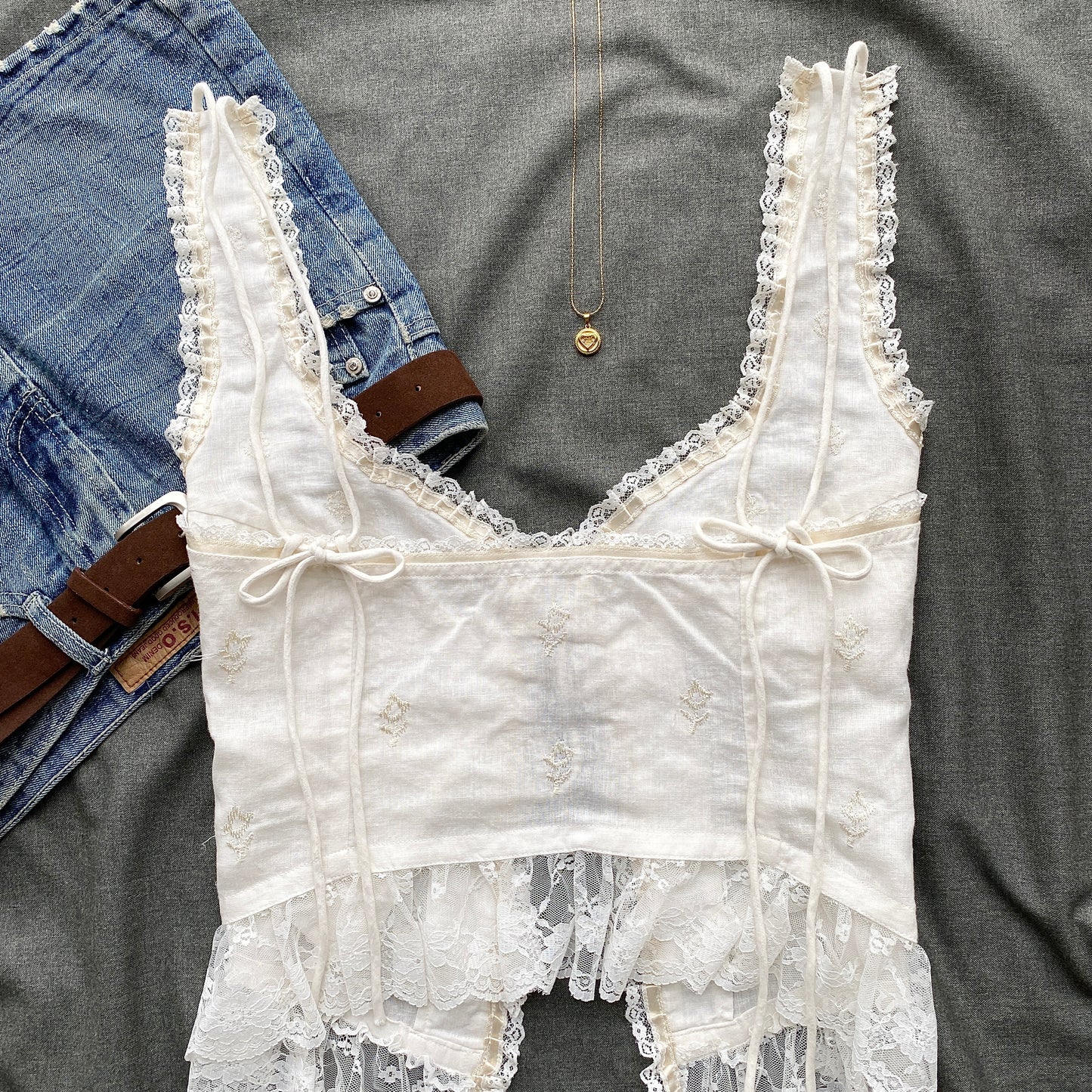 WHITE LACE TOP (Bust : 34-36, Upper Waist : 28-32)