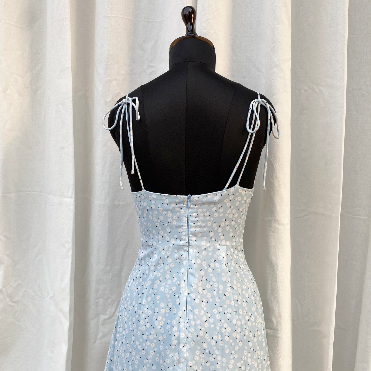 BLUE DAISY DRESS (Bust : 30-32, Upper Waist : 25-27)
