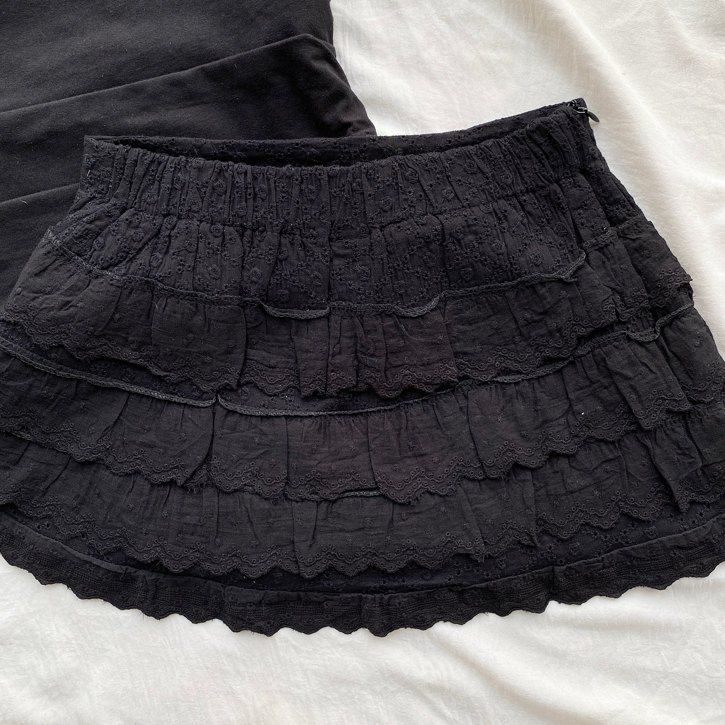 BLACK TIERED EYELET SKIRT (Waist : 22-26)