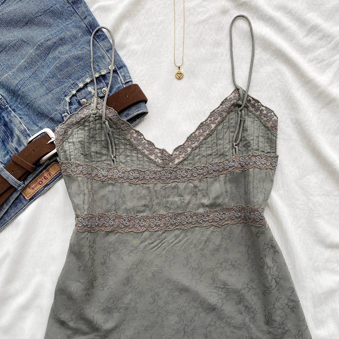 GREEN CAMI TOP FROM URBAN OUTFITTERS (Bust : 34-36, Upper Waist : 28-34)