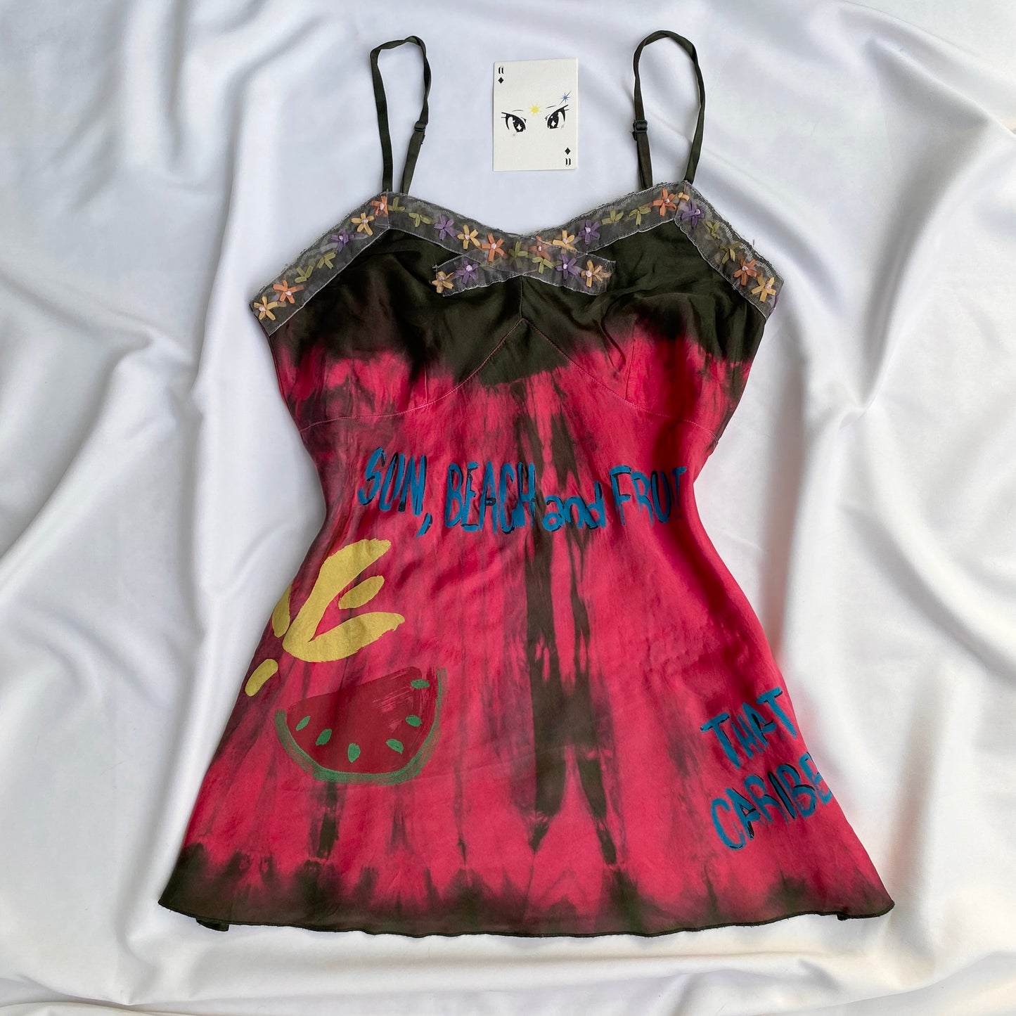 GRAPHIC TOP FROM GUESS (Bust : 32-34, Upper Waist : 26-34)