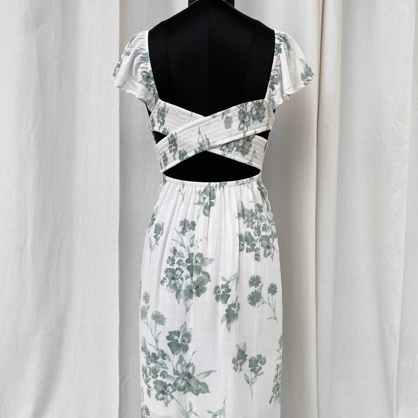 FLORAL MAXI DRESS FROM HOLLISTER (Bust : 30-34, Upper Waist : 28-34)