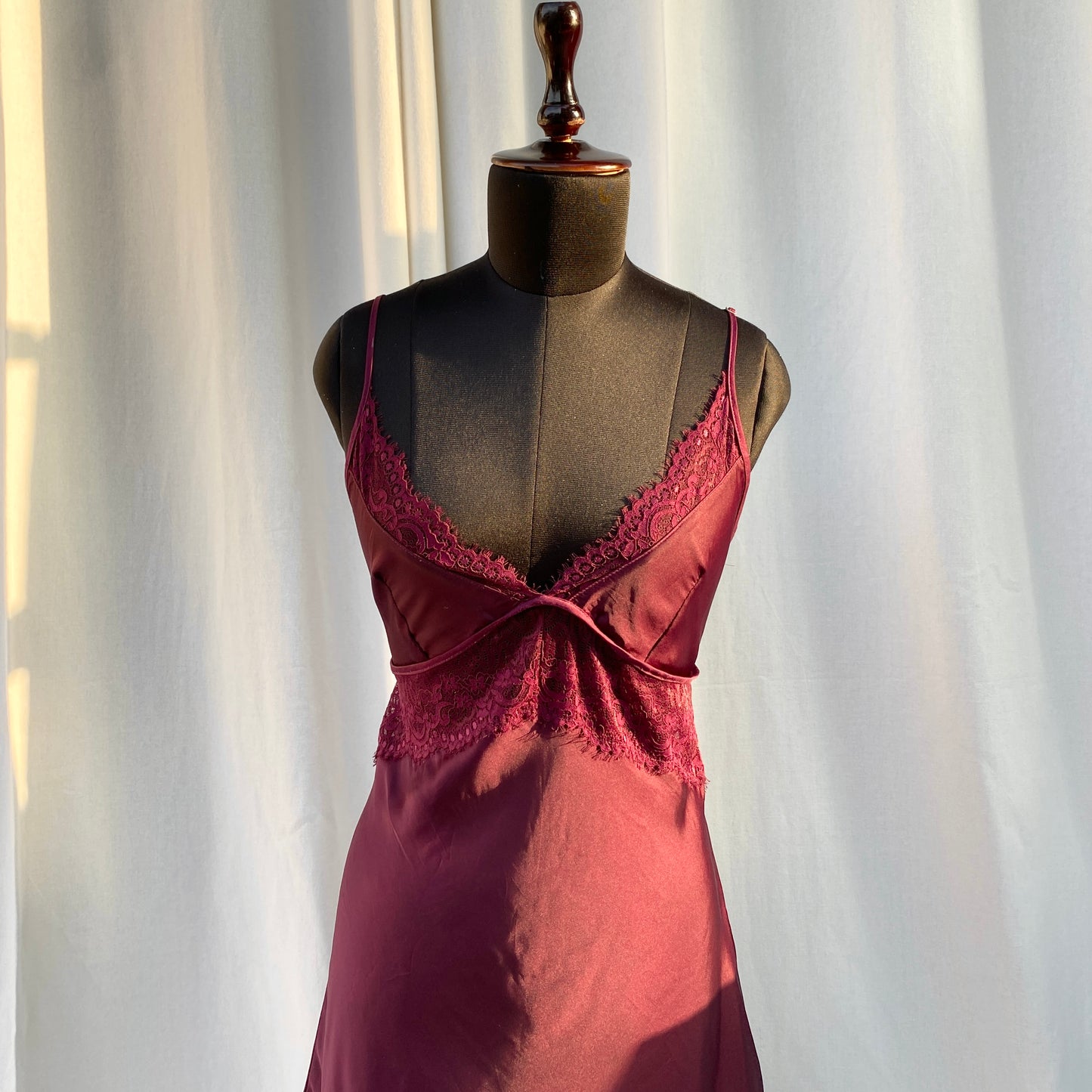 MAROON SATIN DRESS (Bust : 34-36, Upper Waist : 28-34)