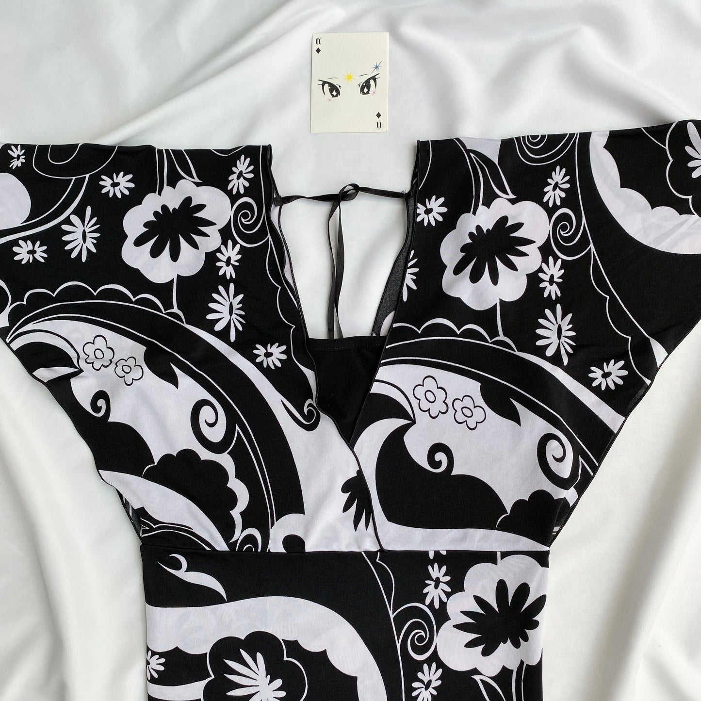 BLACK AND WHITE FLORAL TOP (Bust : 30-34, Upper Waist : 24-28)