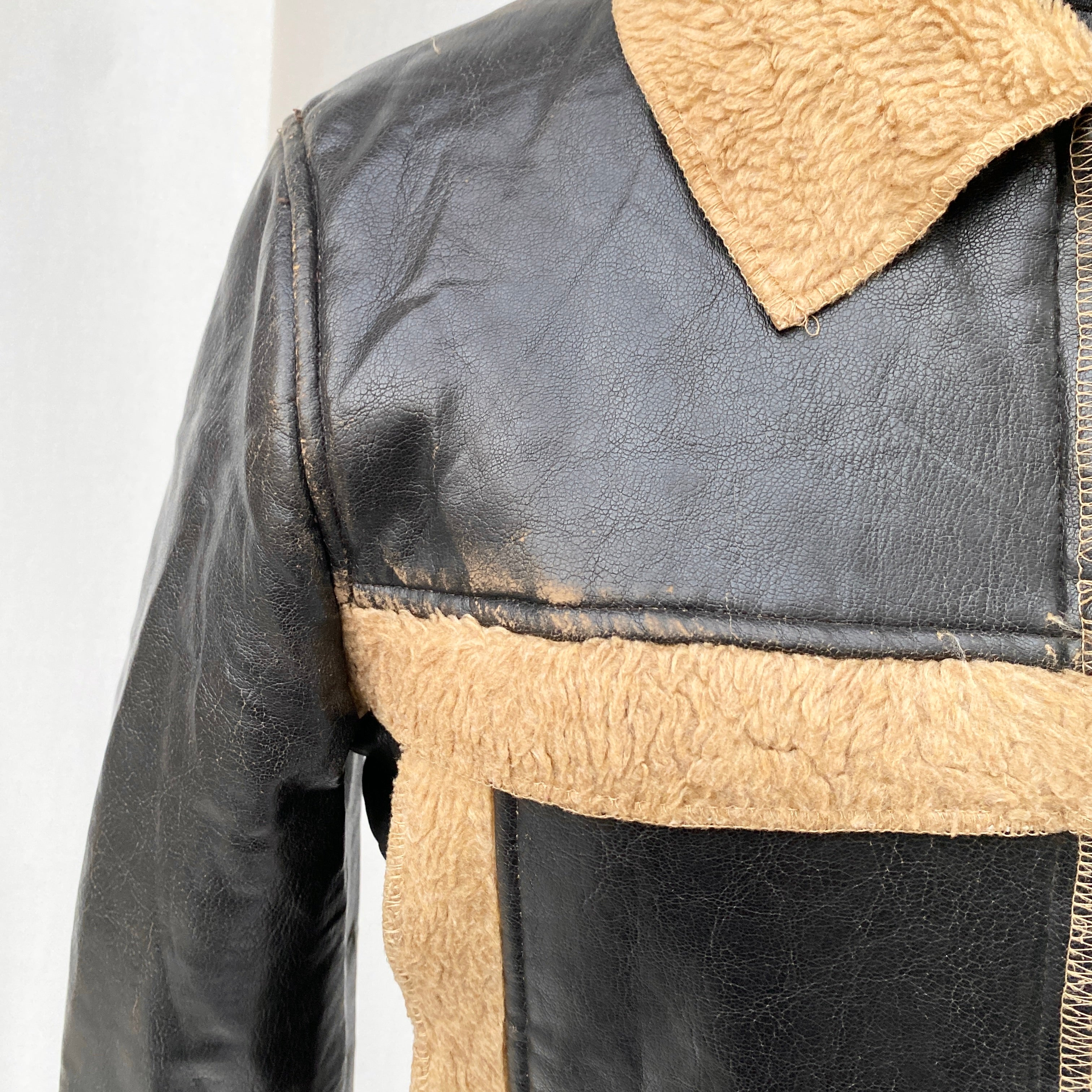 BLACK LEATHER JACKET (M/L)