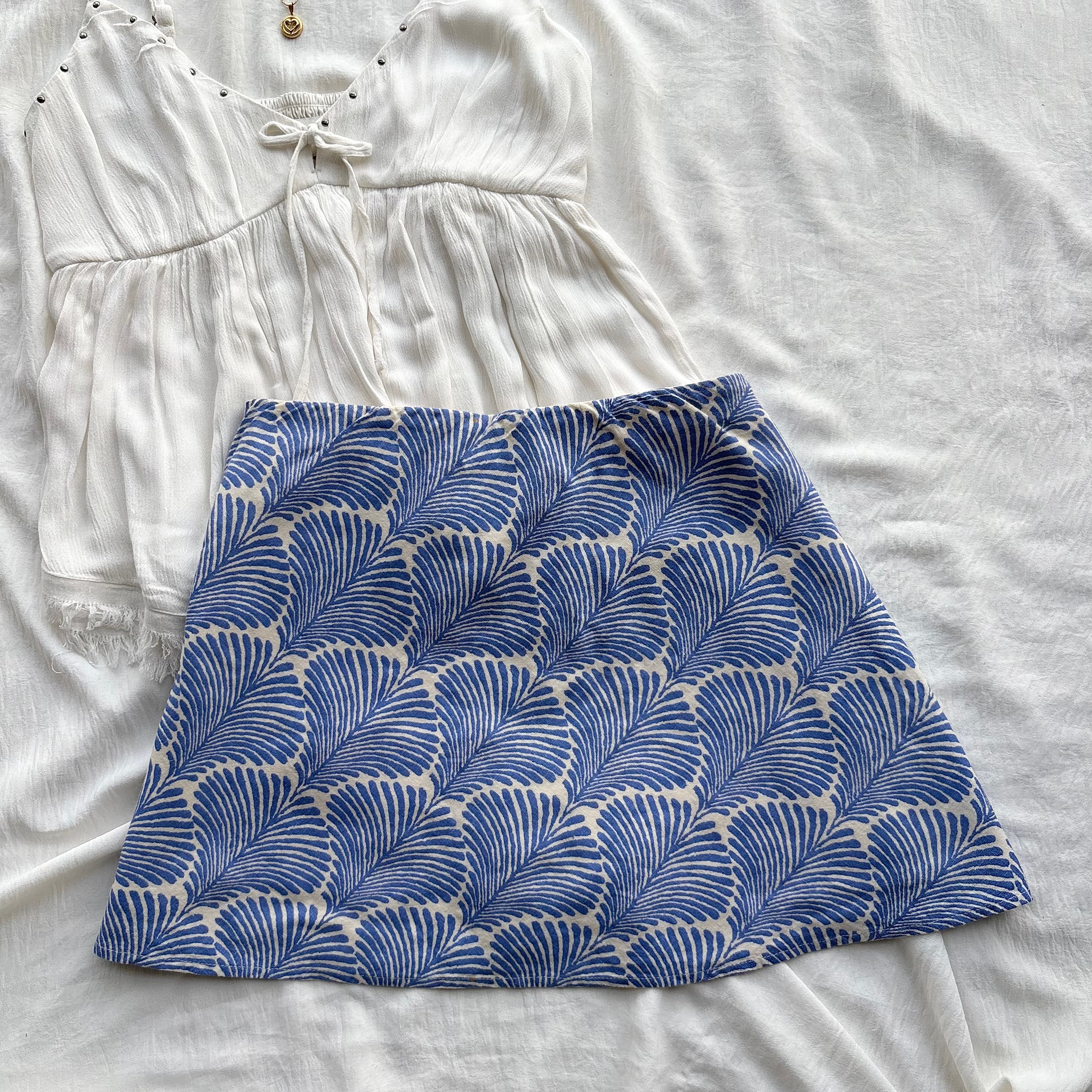 BLUE LEAF SKIRT FROM ABERCROMBIE (Waist : 26-30)
