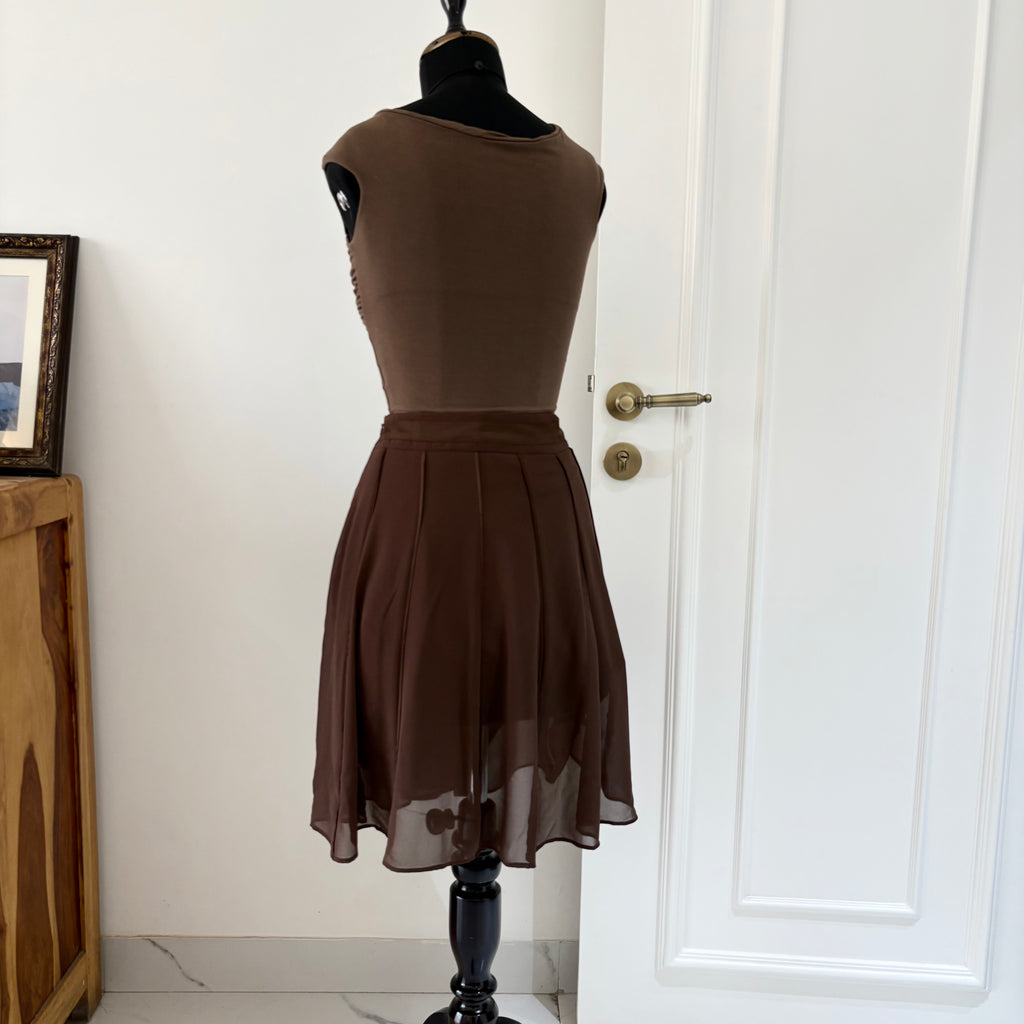 BROWN PLEATED SKIRT (Waist : 26-28)