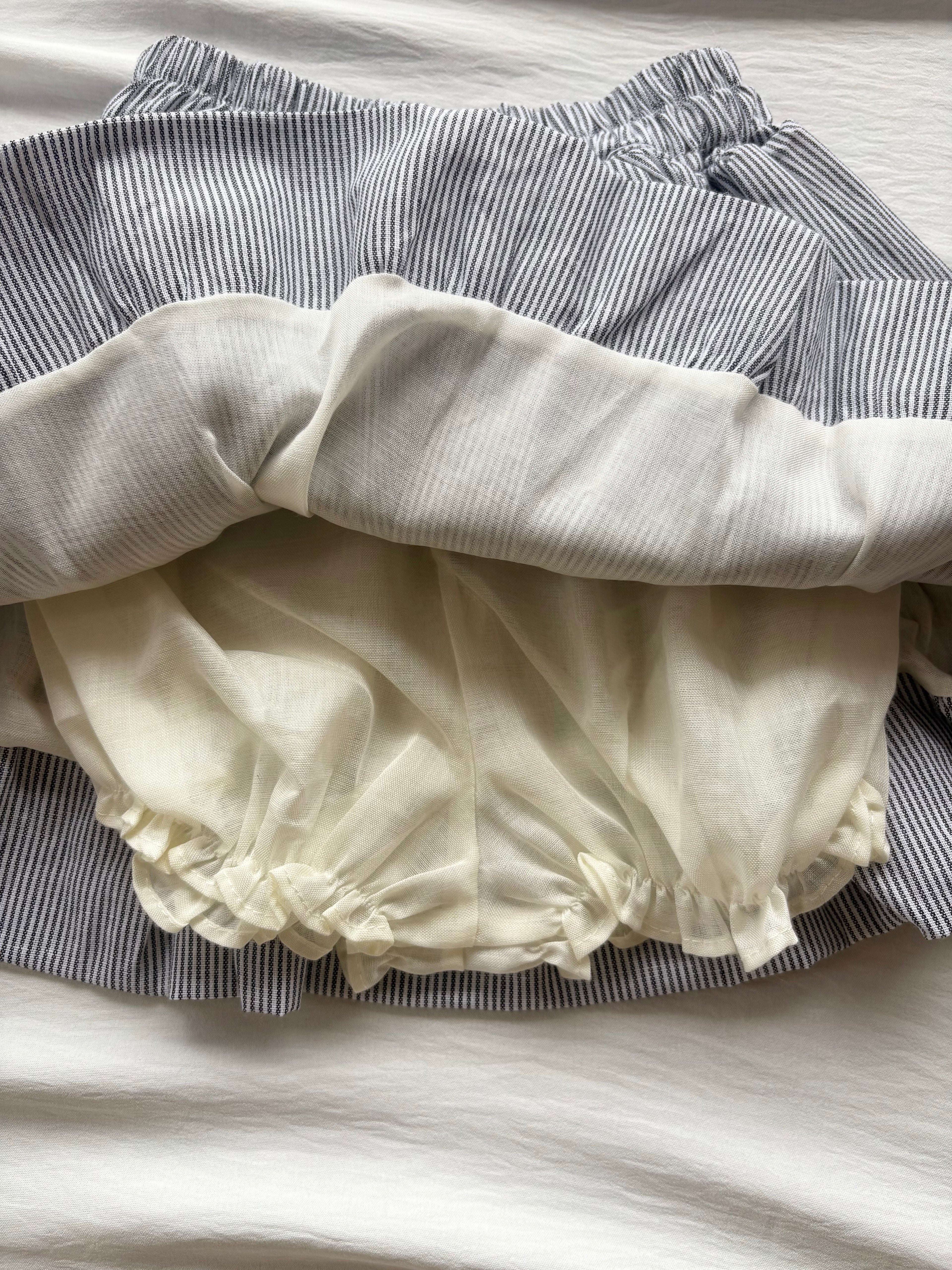 BLACK BUBBLE SKIRT (Waist : 22-28)