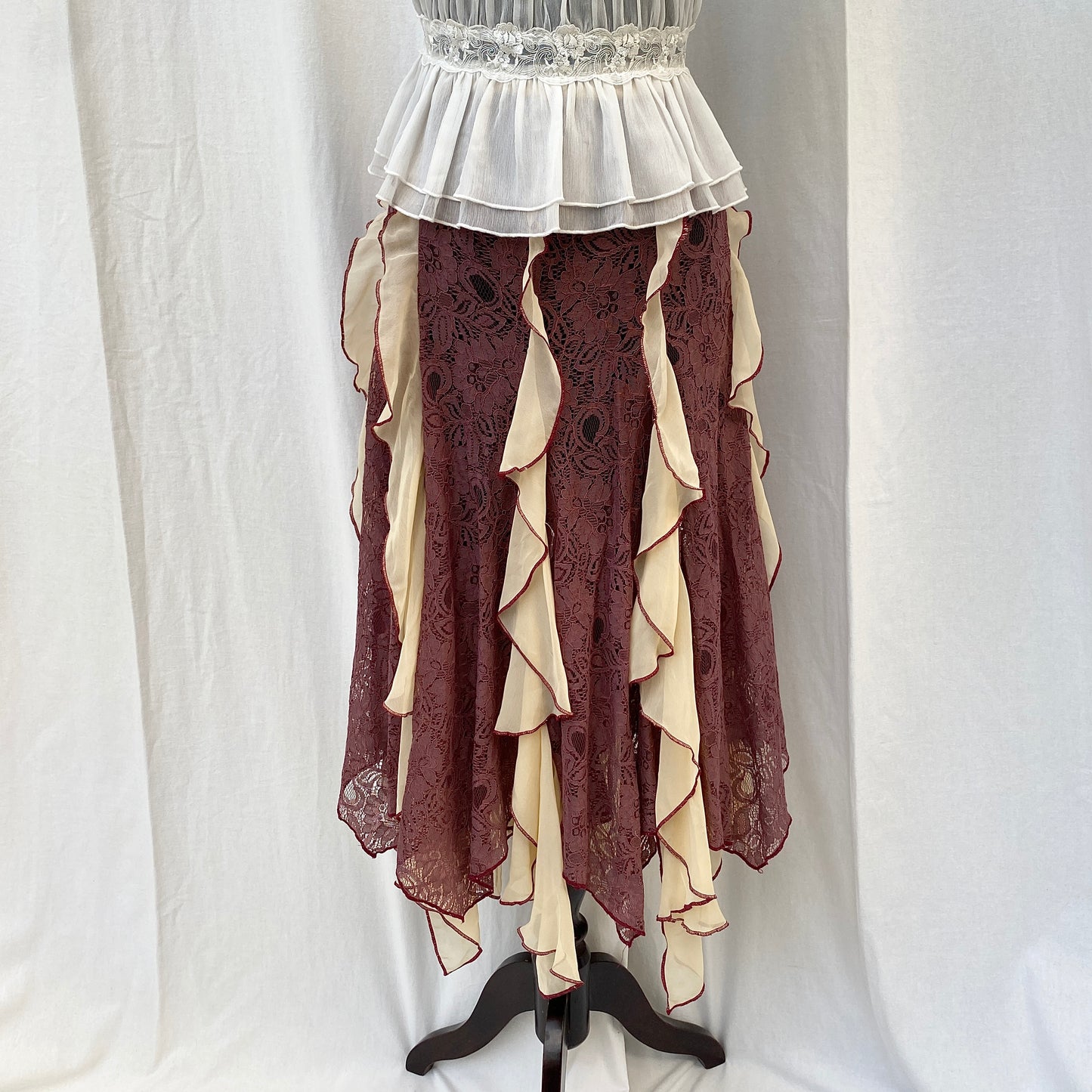 FAIRY LACE SKIRT FROM FREE PEOPLE (Waist : 26-32)