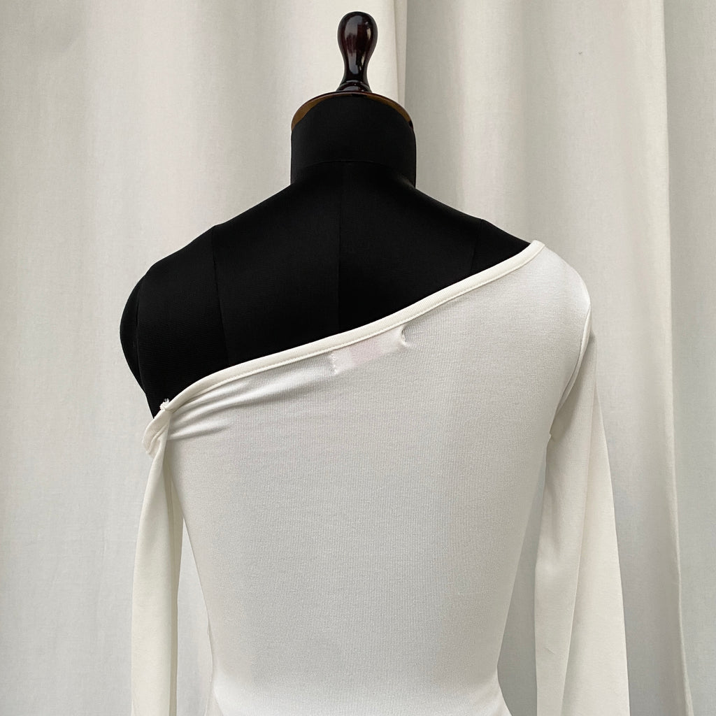 WHITE OFF SHOULDER TOP (Bust : 30-34, Upper Waist : 22-28)