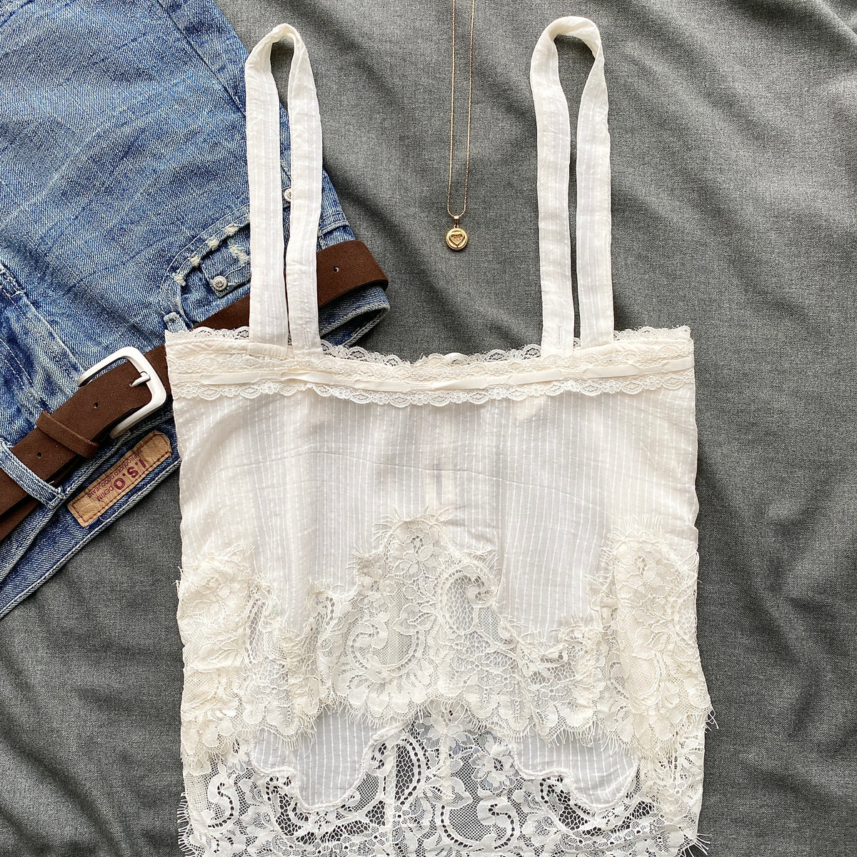 WHITE LACE TOP FROM FREE PEOPLE (Bust : 28-32, Upper Waist : 24-28)