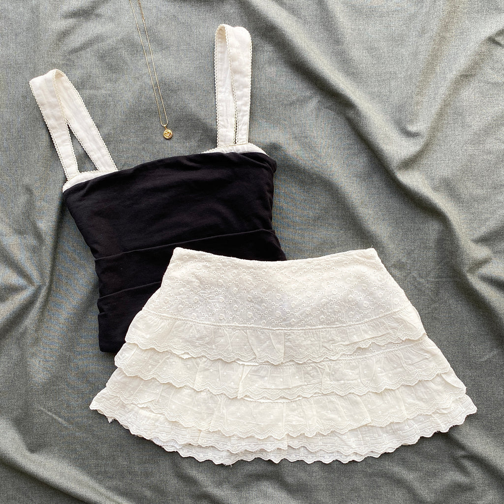 WHITE TIERED EYELET SKIRT (Waist : 22-26)