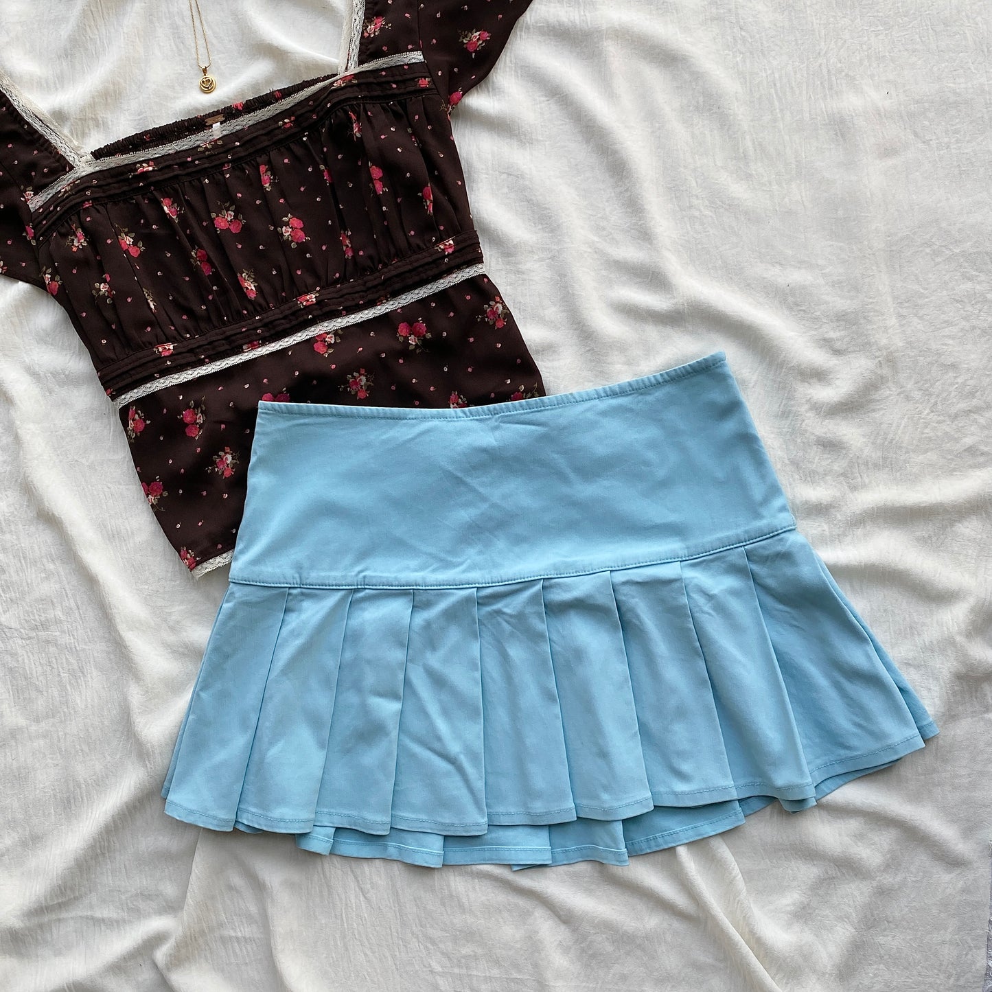 BLUE PLEATED SKIRT (Waist : 30-32)