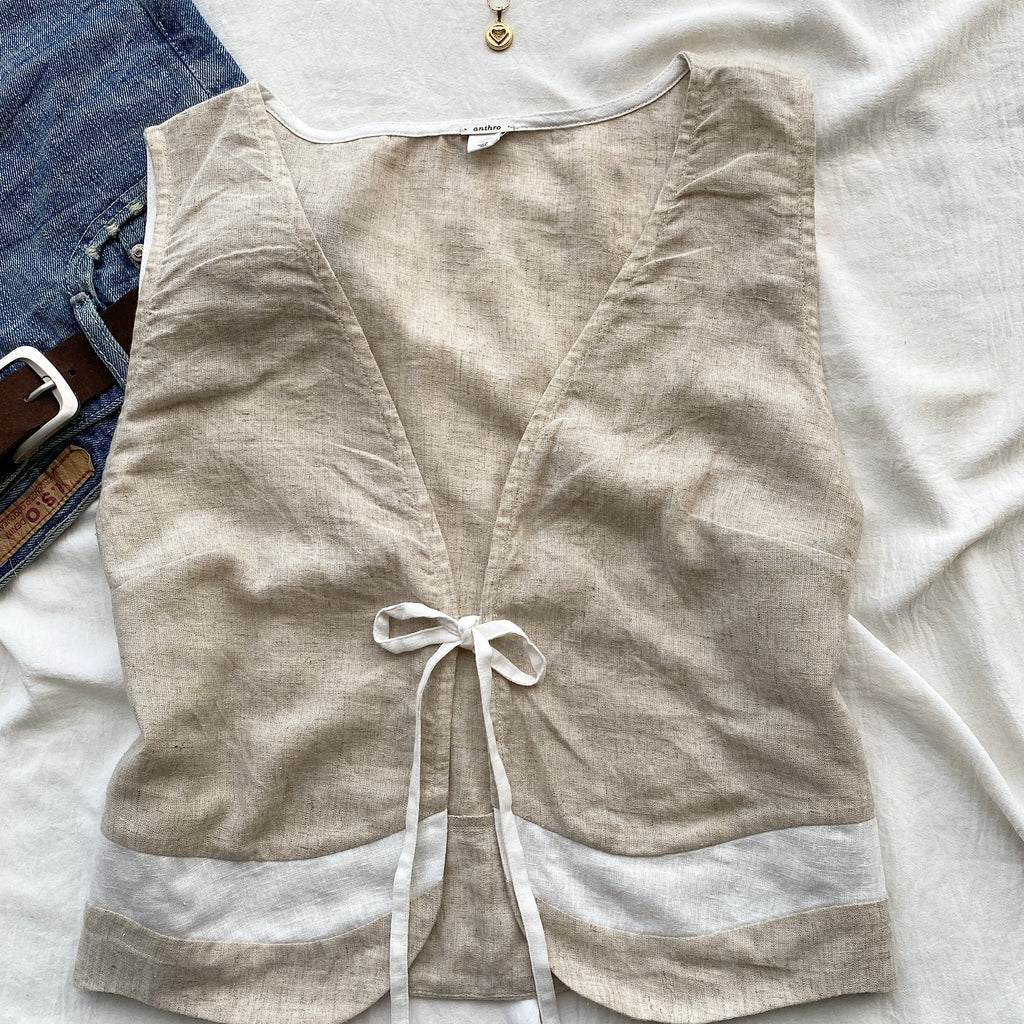 BEIGE VEST FROM ANTHROPOLOGY (Bust : 32-34, Upper Waist : 26-32)