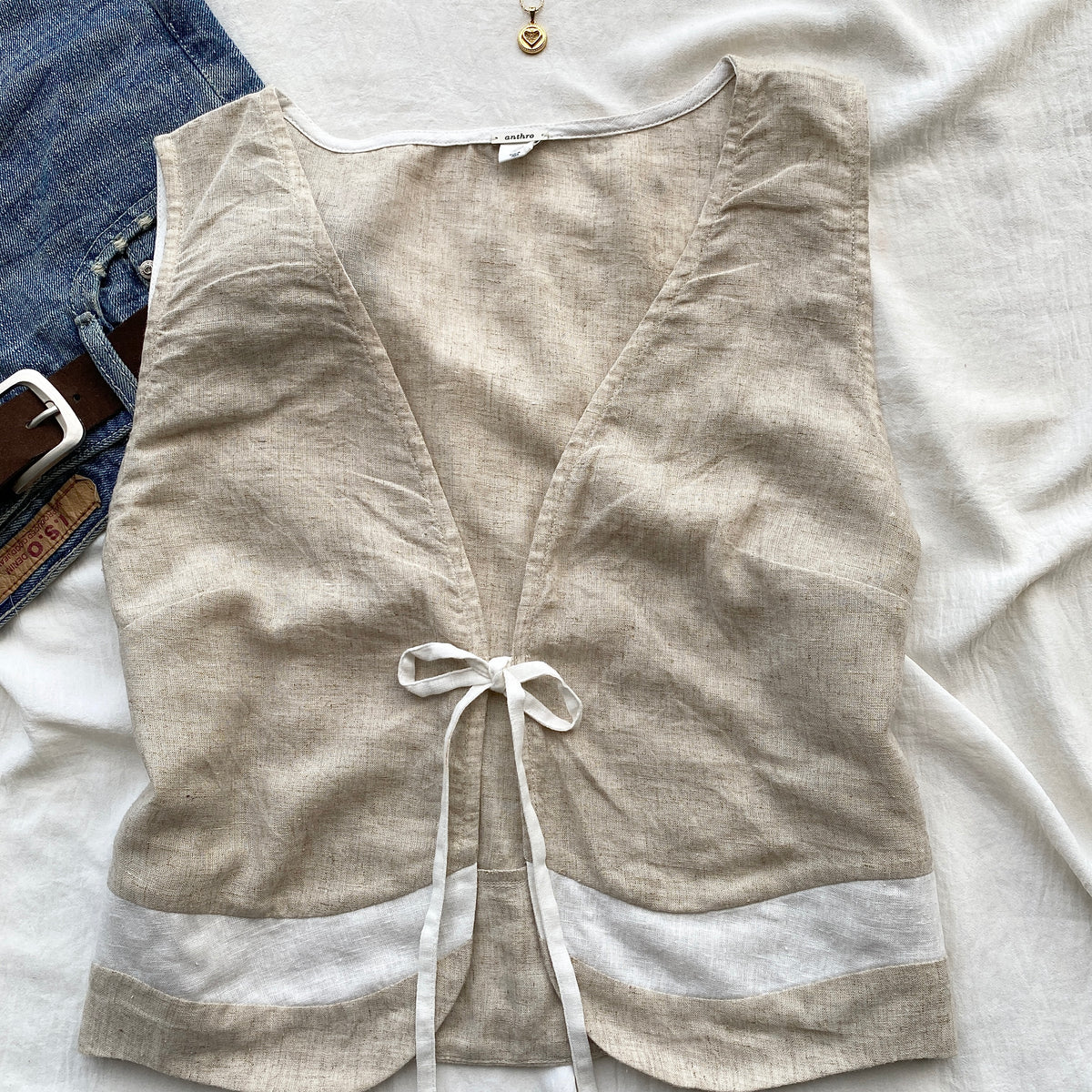 BEIGE VEST FROM ANTHROPOLOGY (Bust : 32-34, Upper Waist : 26-32)
