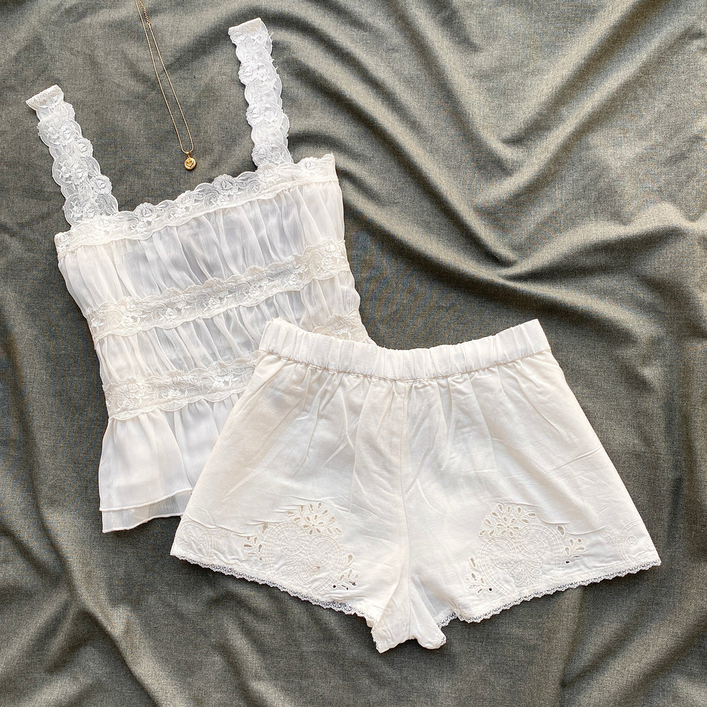 WHITE EYELET MINI SHORTS FROM FREE PEOPLE (XS/S)