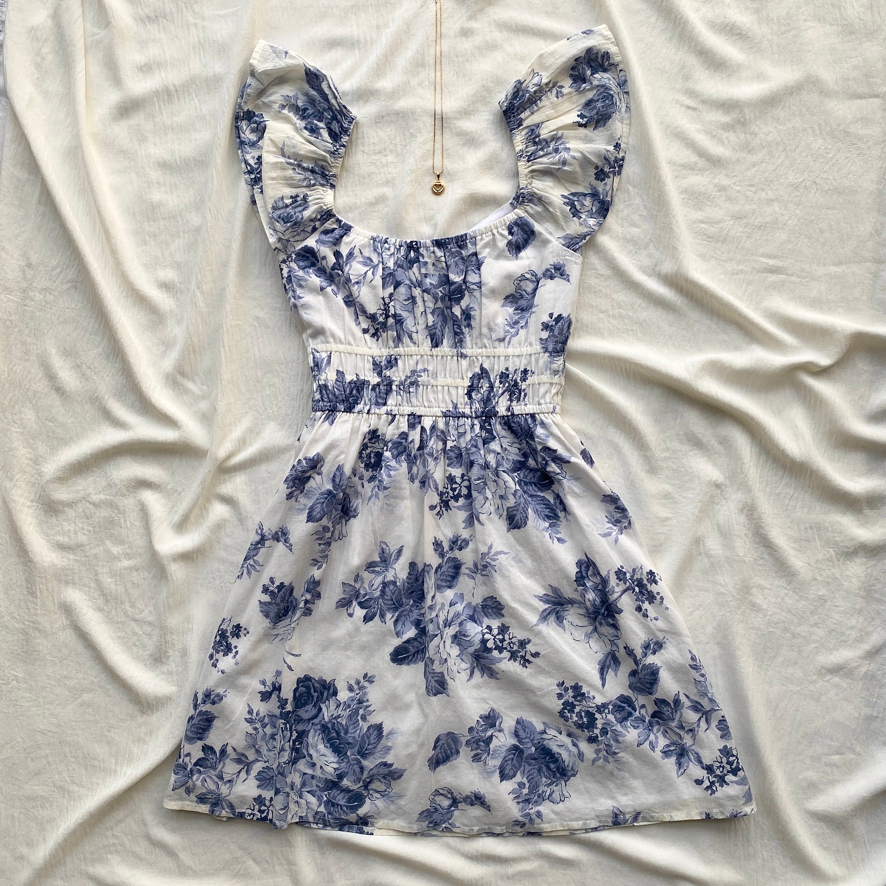 BLUE FLORAL DRESS FROM HOLLISTER (Bust : 30-34, Upper Waist : 24-28)