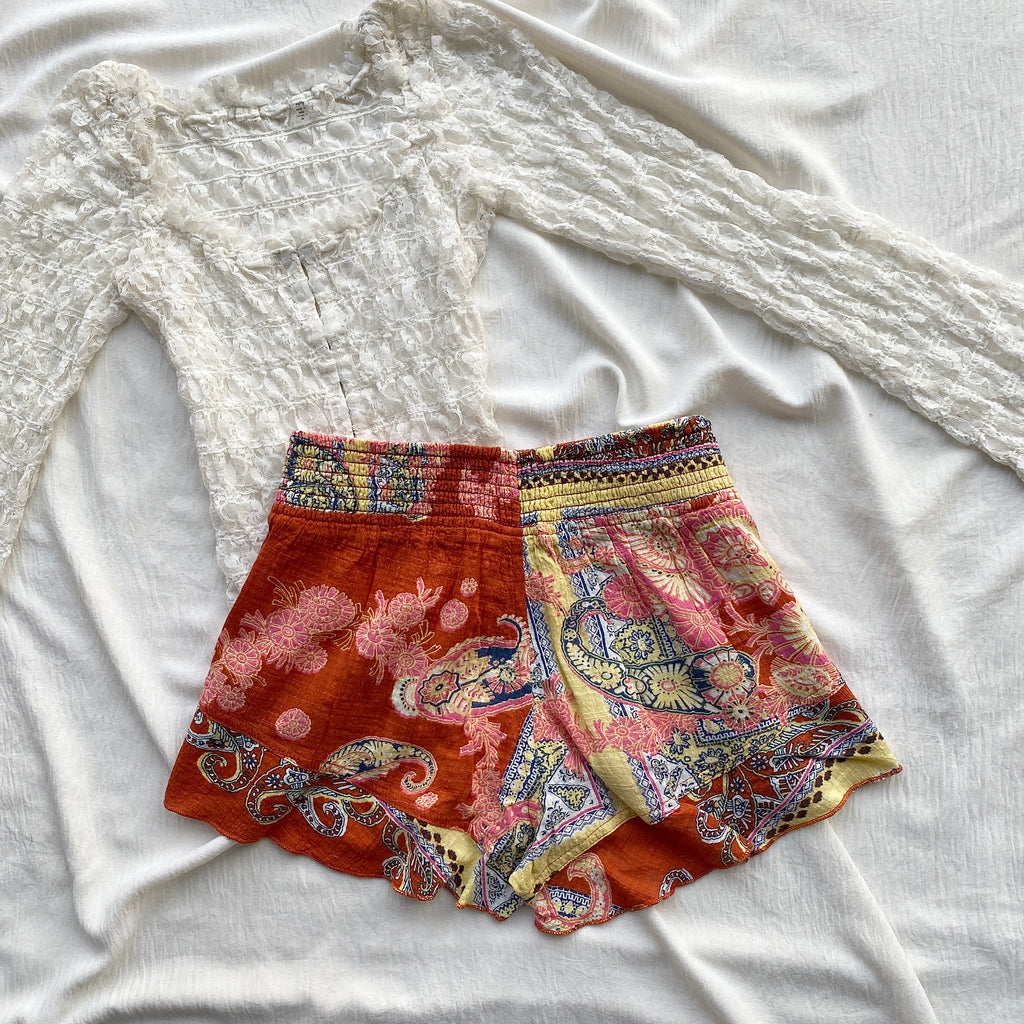 ORANGE COTTON SHORTS FROM URBAN OUTFITTERS (Waist : 28-34)