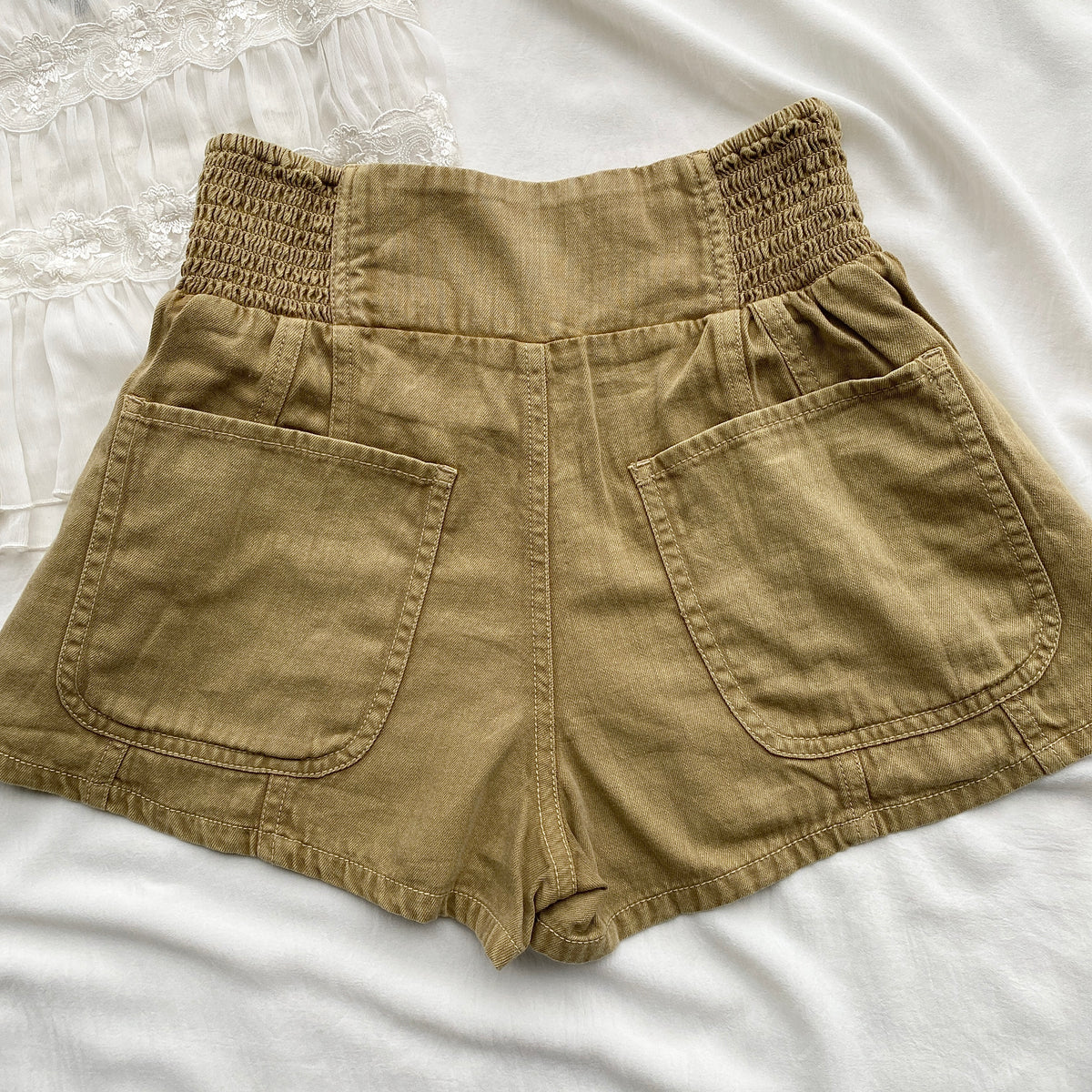 BROWN DENIM SHORTS FROM FREE PEOPLE (Waist : 26-32)