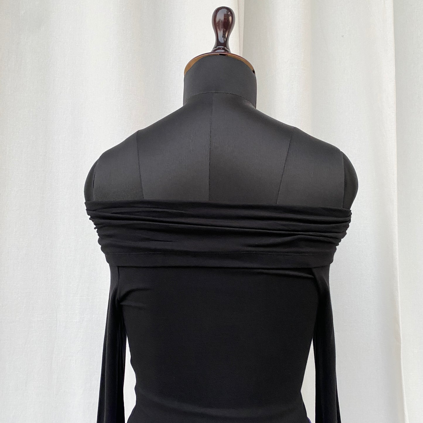 BLACK OFF SHOULDER TOP (Bust : 30-34, Upper Waist : 22-28)