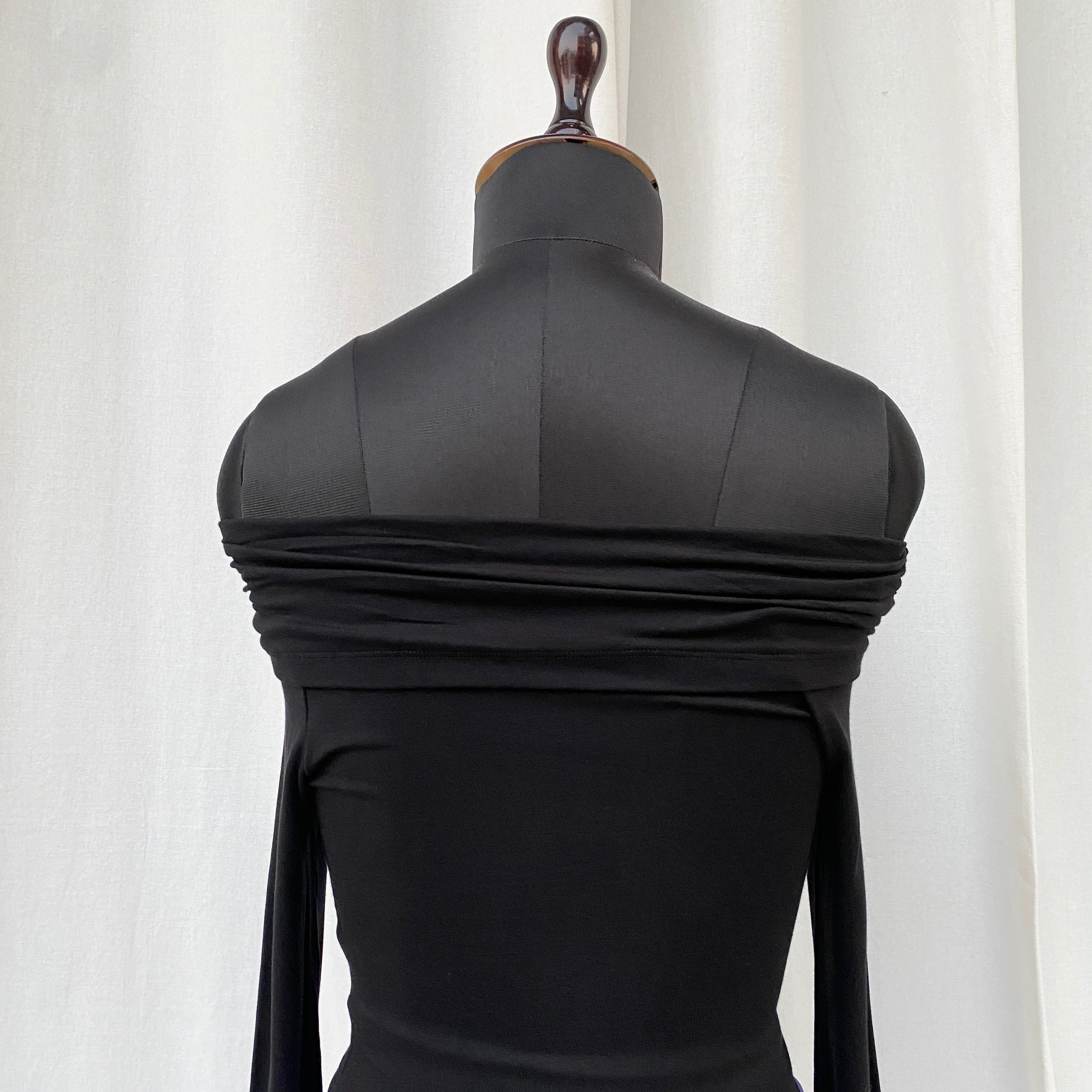 BLACK OFF SHOULDER TOP (Bust : 30-34, Upper Waist : 22-28)