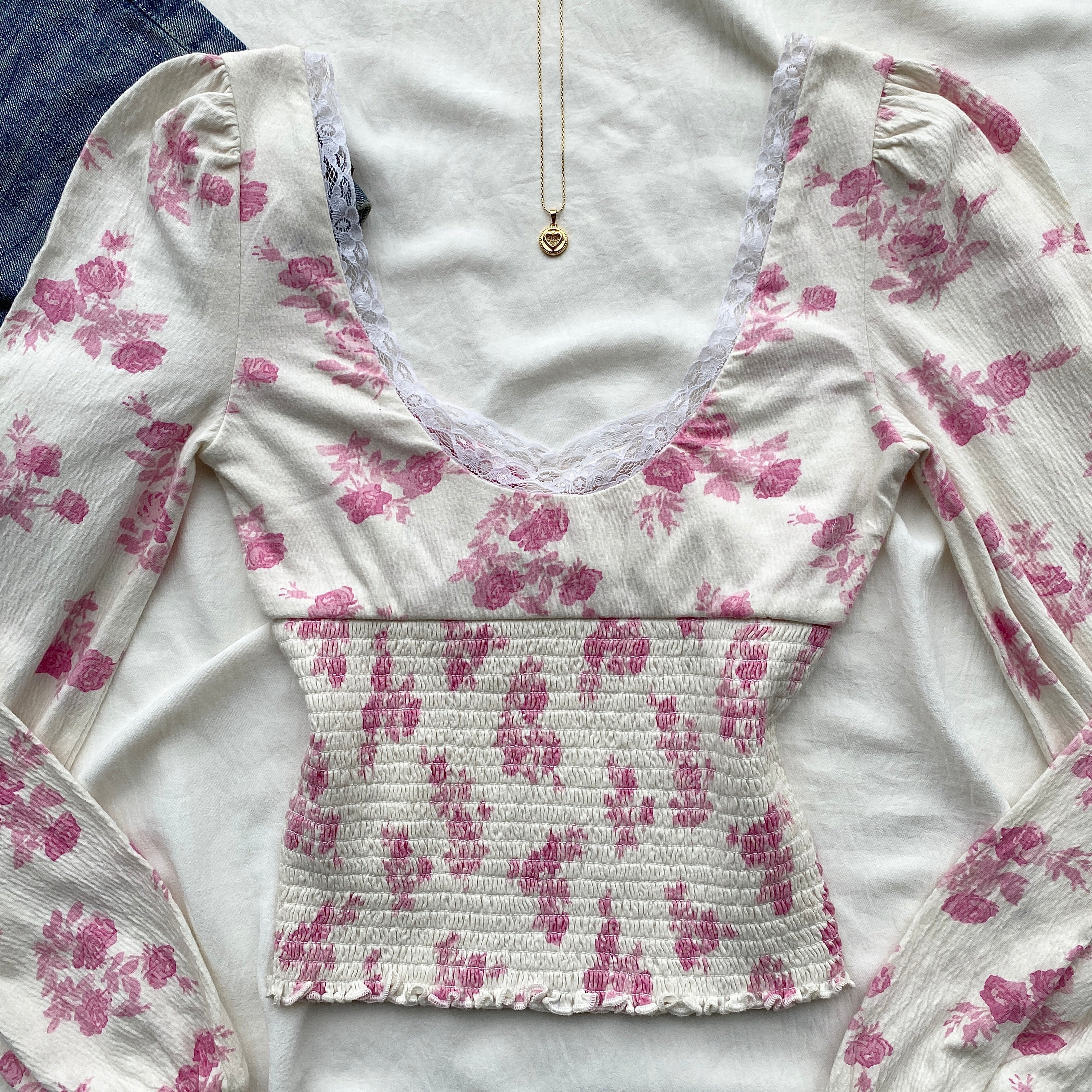 PINK FLORAL TOP FROM URBAN OUTFITTERS (Bust : 28-32, Upper Waist : 23-28)