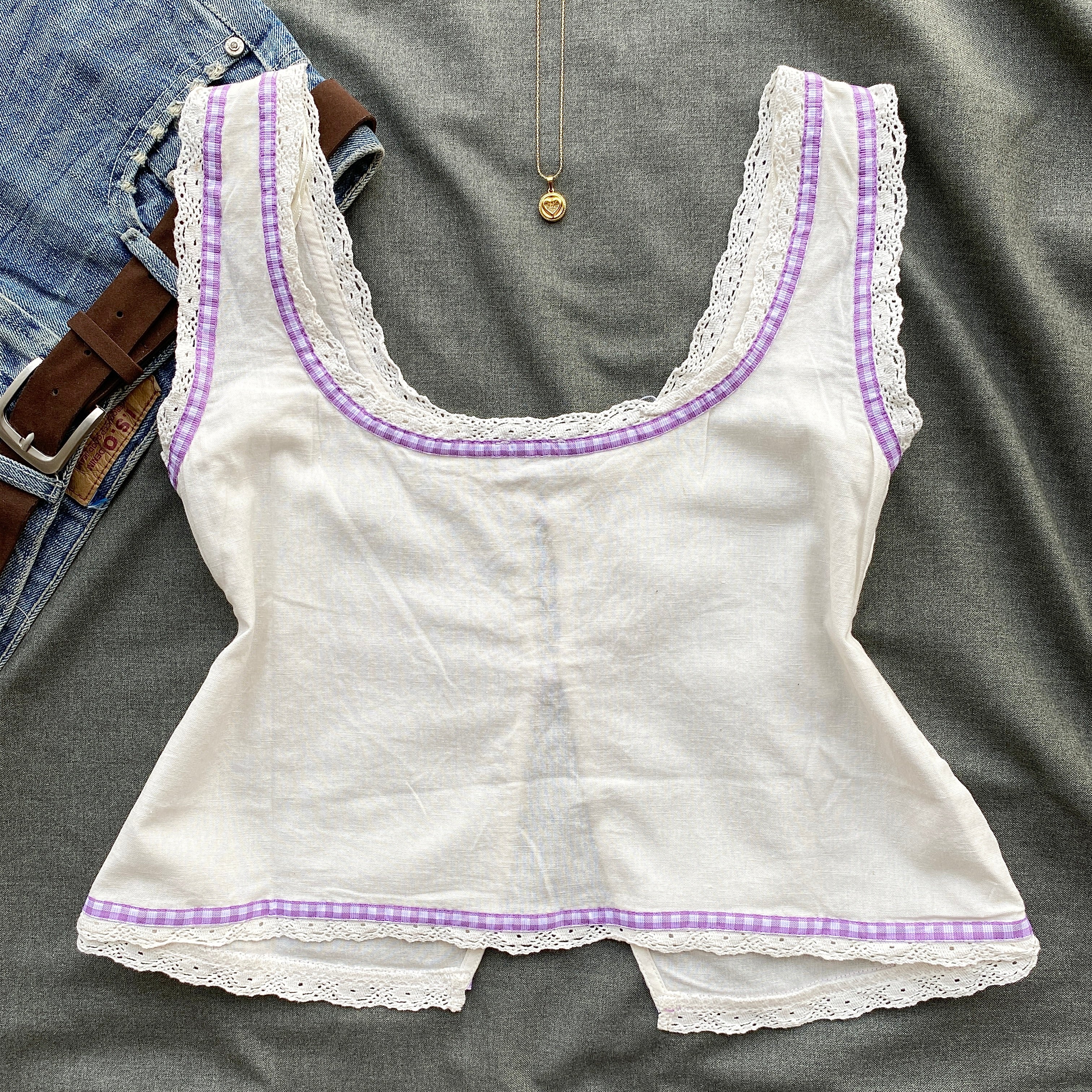 WHITE TOP WITH GINGHAM DETAILING (Bust : 32-34, Upper Waist : 26-28)