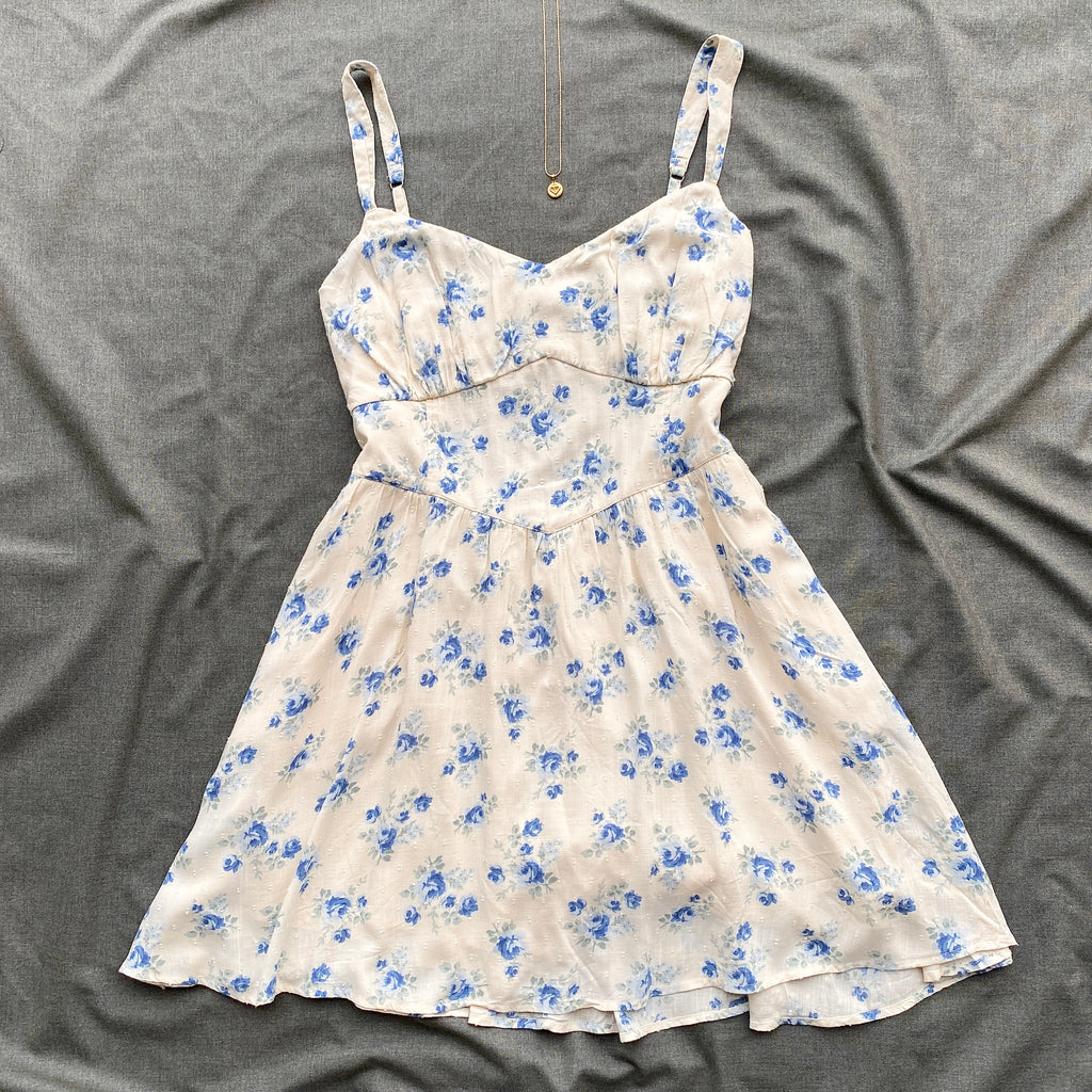 BLUE FLORAL DRESS FROM HOLLISTER (Bust : 40-44, Upper Waist : 34-38)