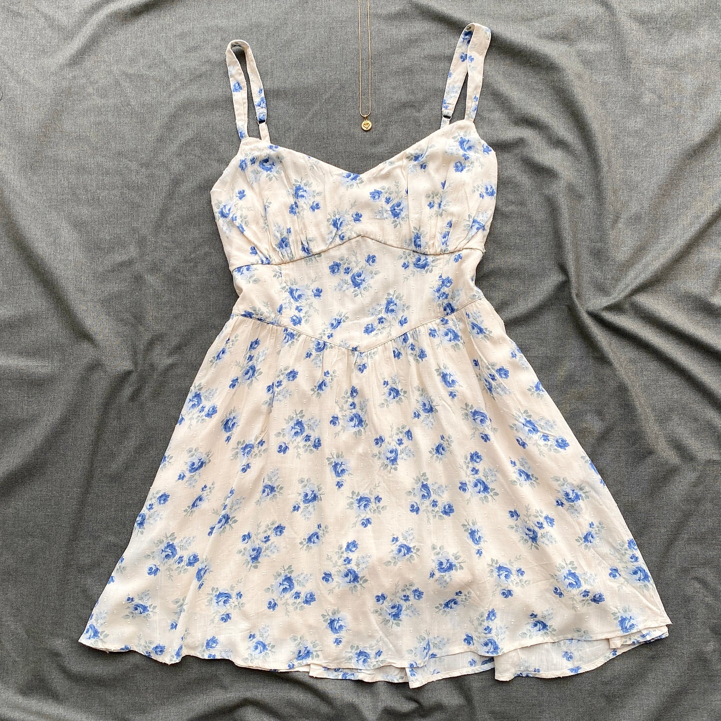 BLUE FLORAL DRESS FROM HOLLISTER (Bust : 40-44, Upper Waist : 34-38)
