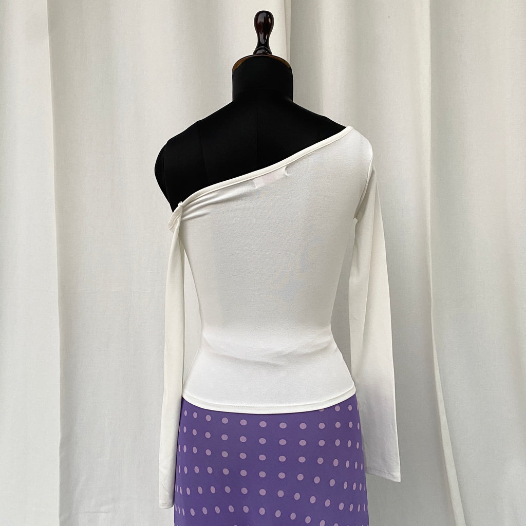 WHITE OFF SHOULDER TOP (Bust : 30-34, Upper Waist : 22-28)