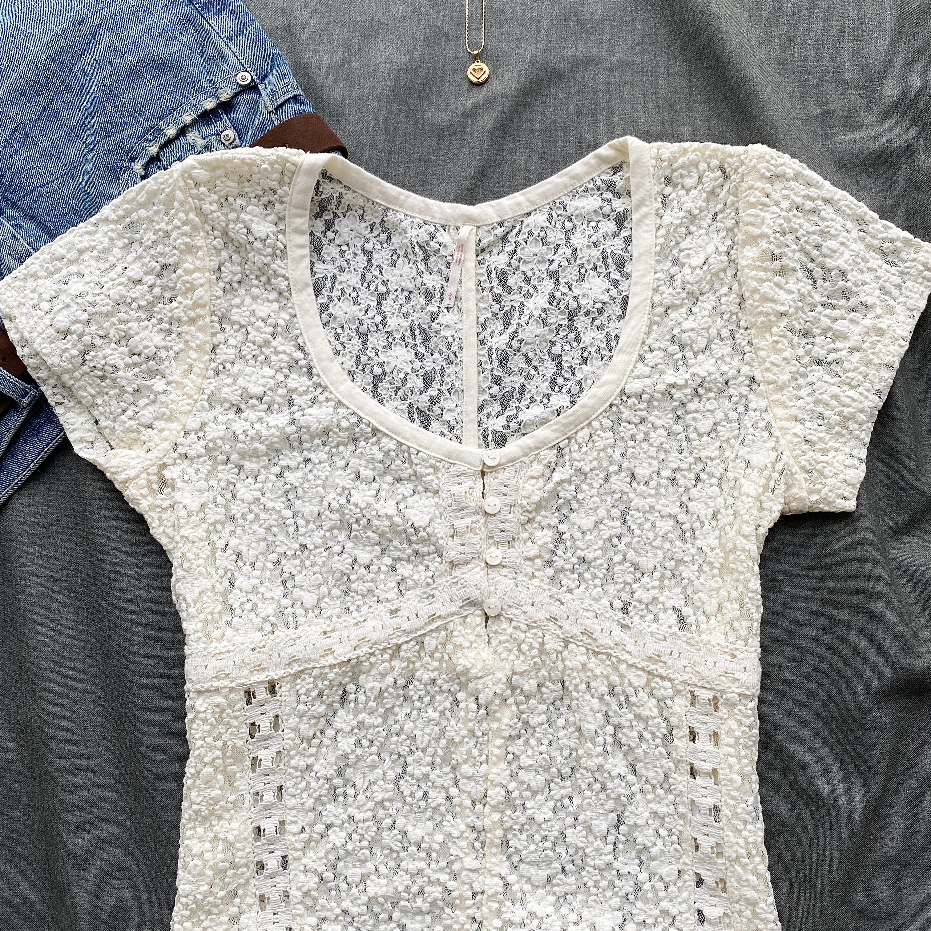 WHITE LACE TOP FROM FREE PEOPLE (Bust : 34-38, Upper Waist : 30-36)