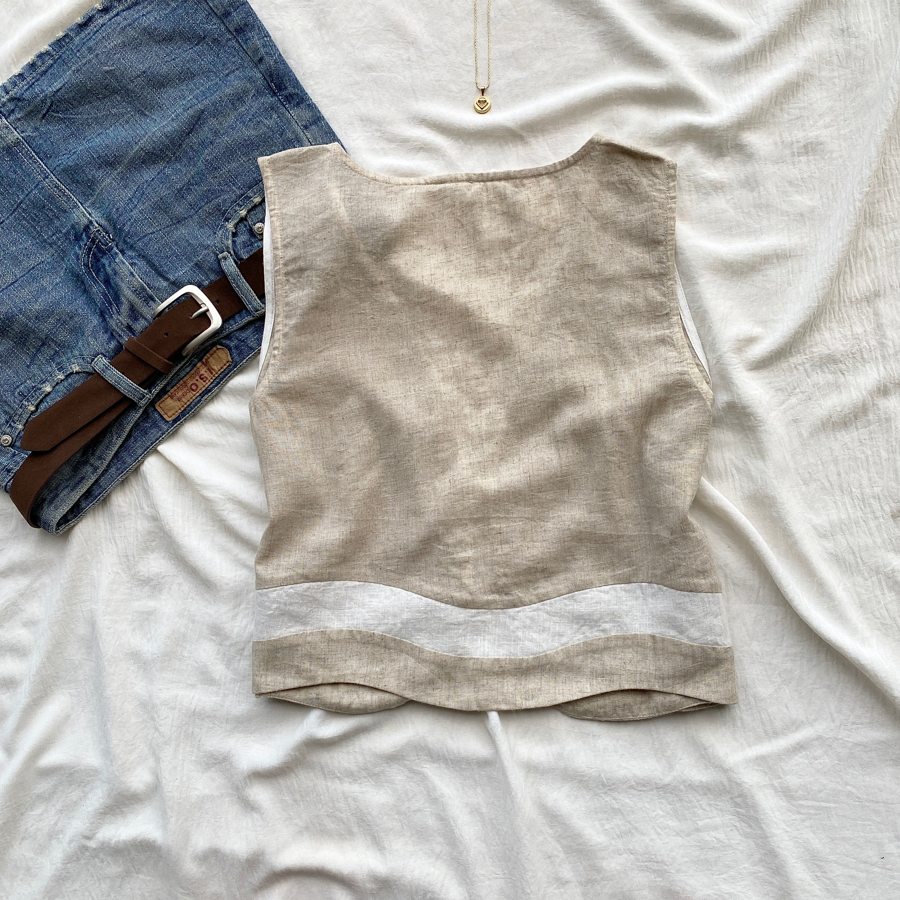 BEIGE VEST FROM ANTHROPOLOGY (Bust : 32-34, Upper Waist : 26-32)