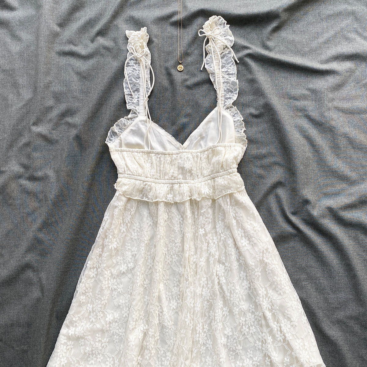 WHITE LACE DRESS FROM AMERICAN EAGLE (Bust : 28-32, Upper Waist : 24-28)