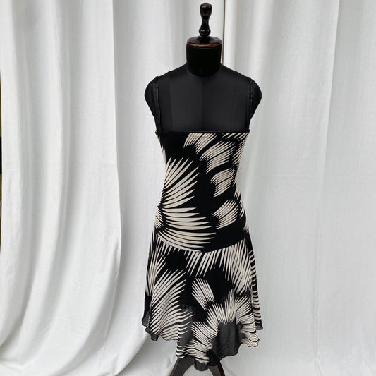 BLACK AND WHITE DRESS (Bust : 34-38, Upper Waist : 32-36)