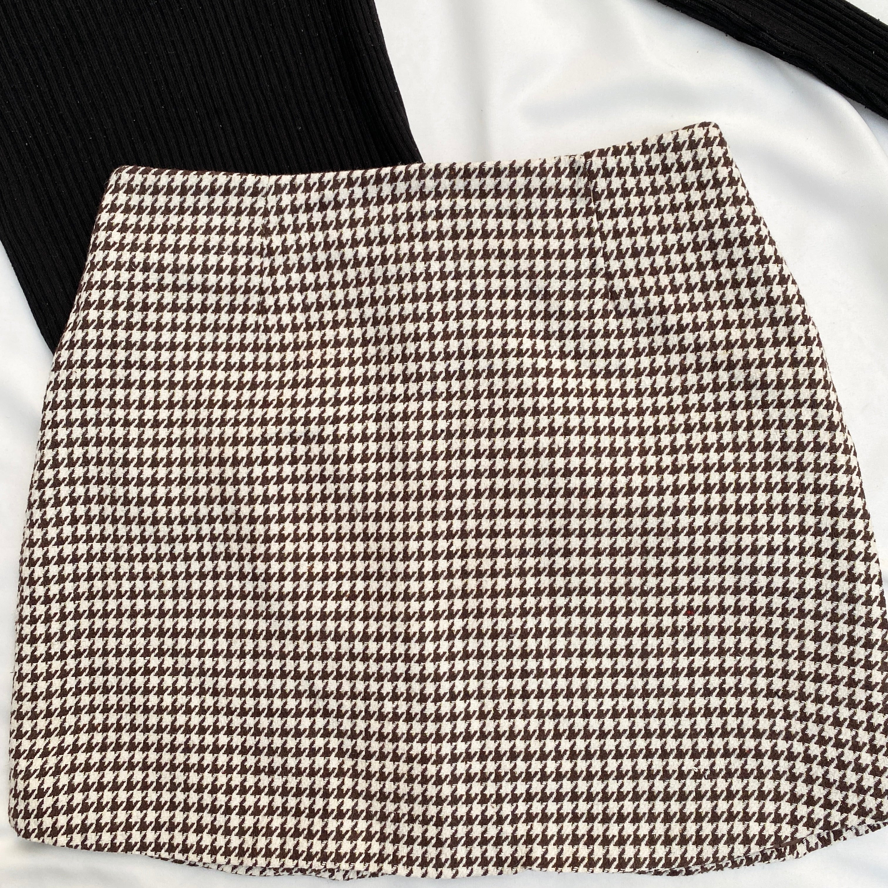 BROWN HOUNDSTOOTH SKIRT (Waist : 24-26)