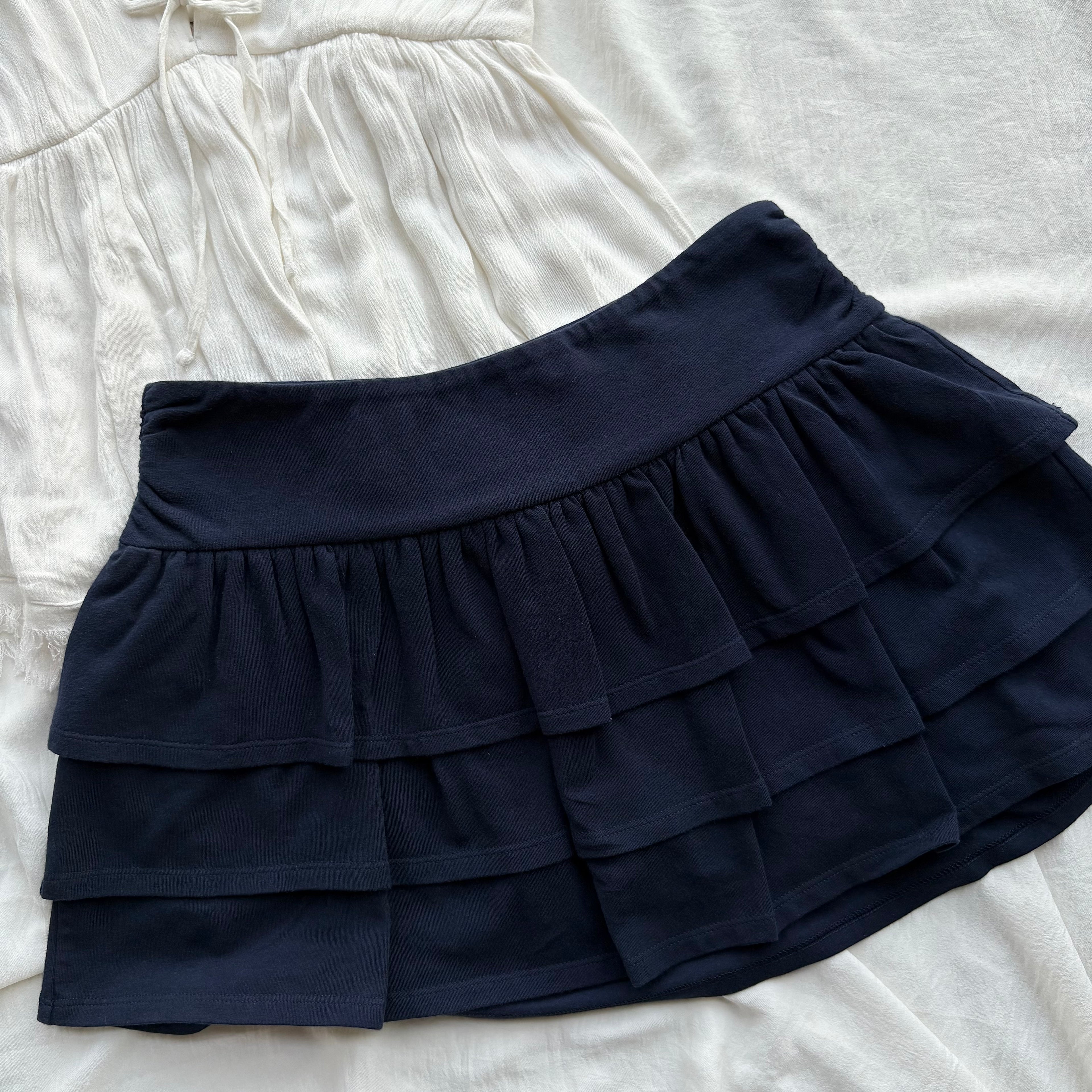 NAVY BLUE RUFFLE SKIRT FROM HOLLISTER (Waist : 26-28)