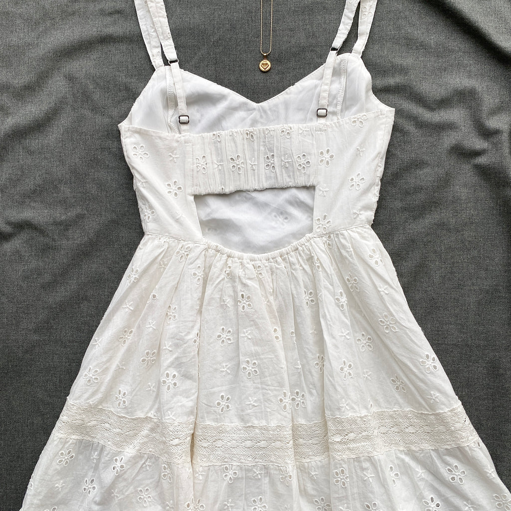 WHITE EYELET DRESS FROM HOLLISTER (Bust : 28-32, Upper Waist : 24-28)