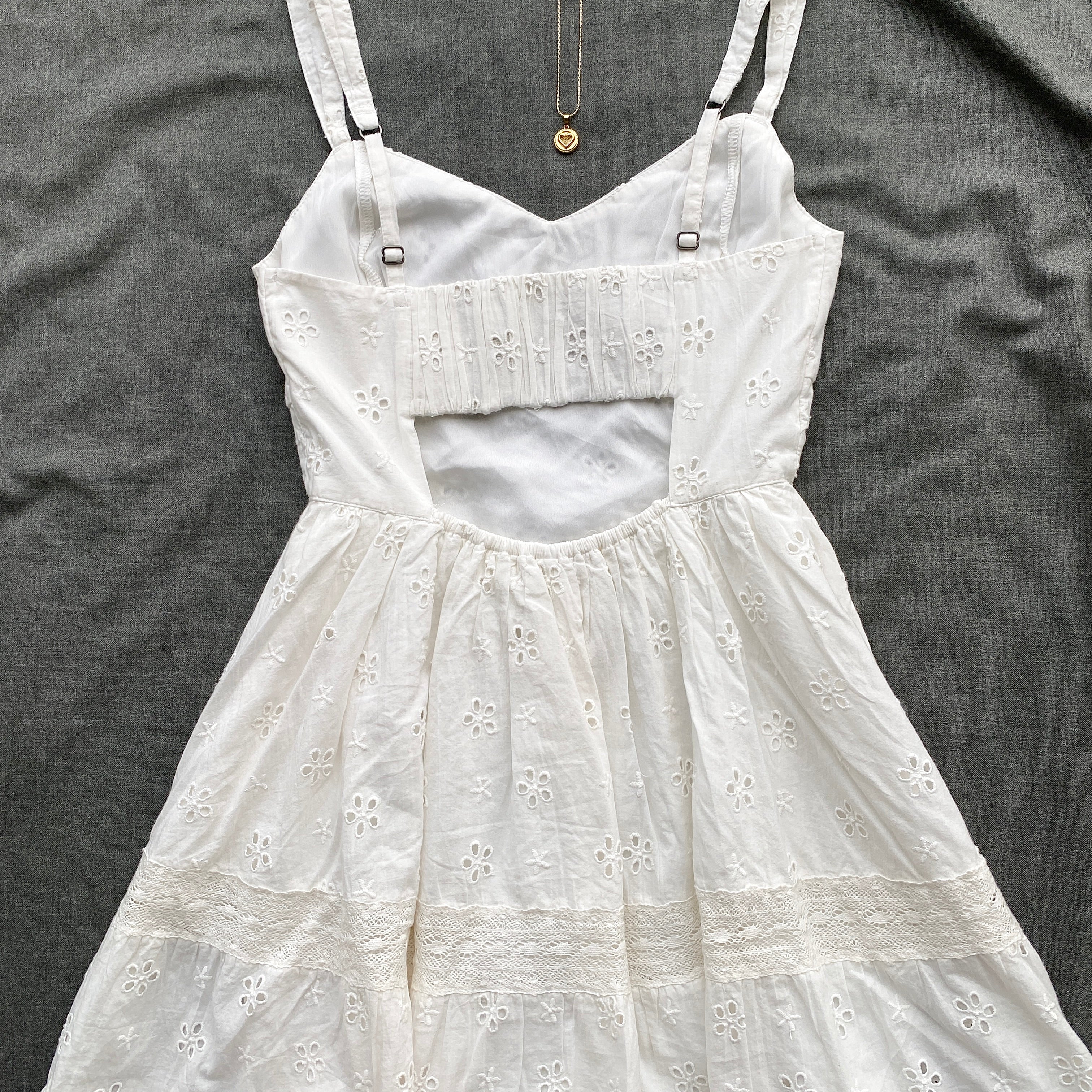 WHITE EYELET DRESS FROM HOLLISTER (Bust : 28-32, Upper Waist : 24-28)