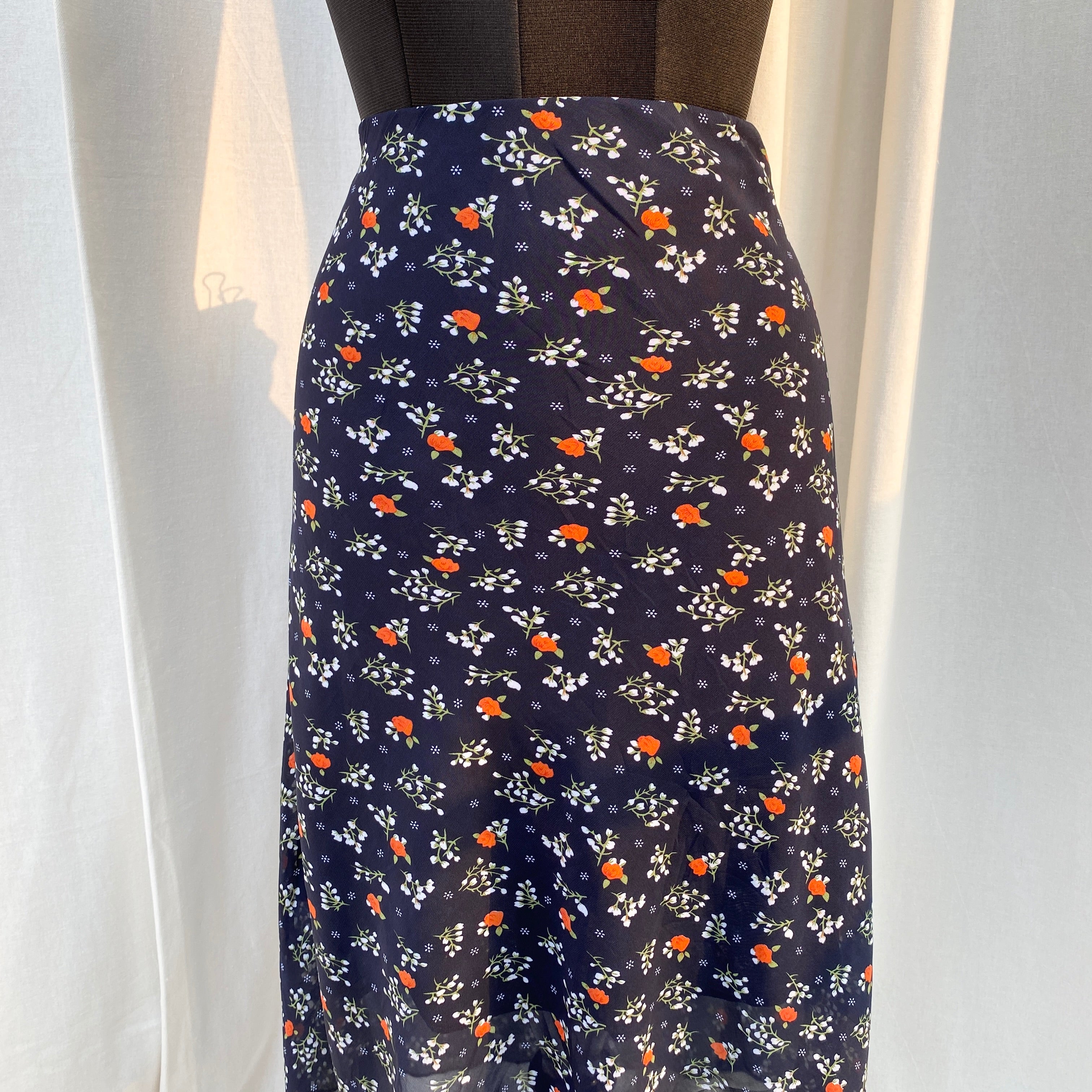 BLUE FLORAL SKIRT (Waist : 26-34)