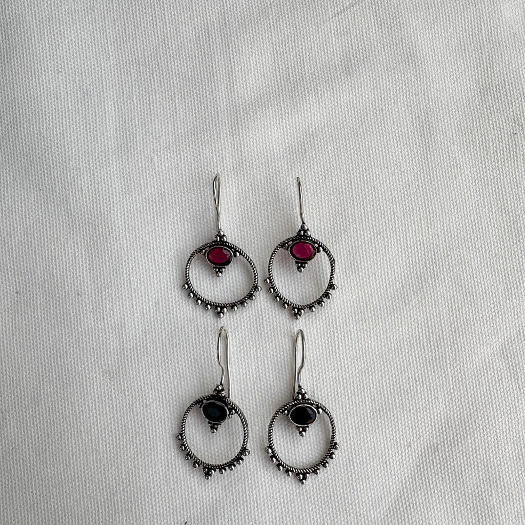 DELICATE STONE EARRING
