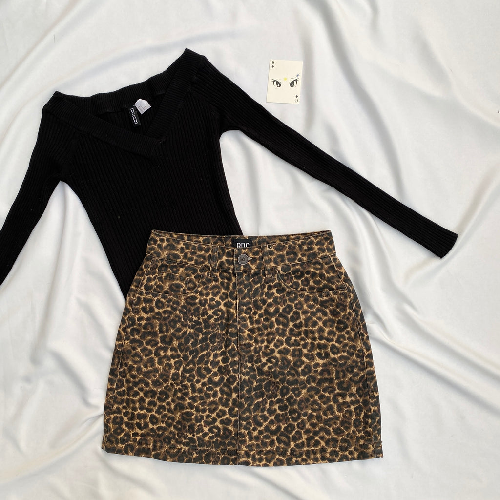 ANIMAL PRINT SKIRT FROM URBAN OUTFITTERS (Waist : 24-26)