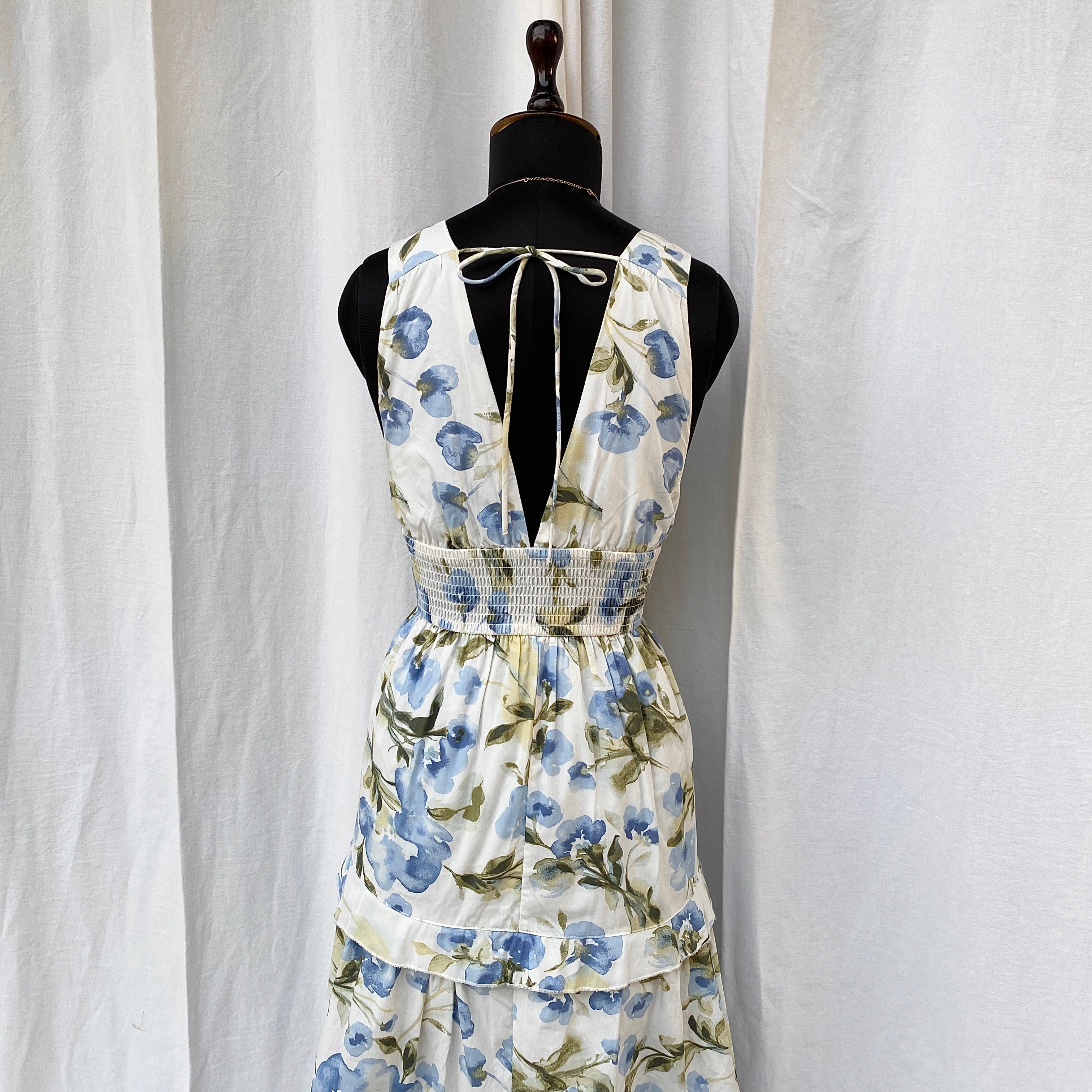 BLUE FLORAL DRESS FROM ABERCROMBIE AND FITCH (Bust : 30-34, Upper Waist : 23-28)