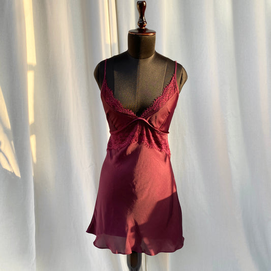 MAROON SATIN DRESS (Bust : 34-36, Upper Waist : 28-34)